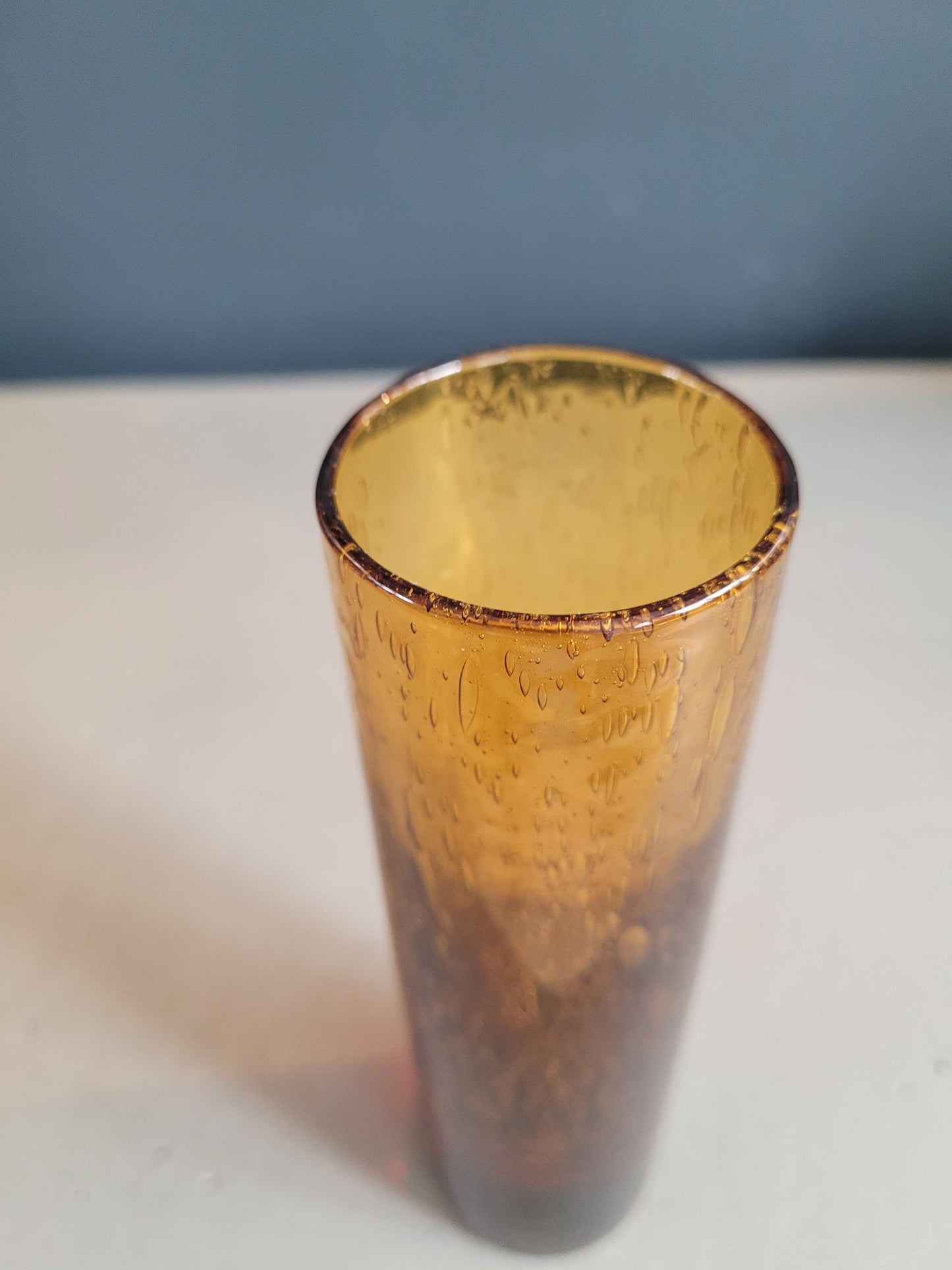 Vase en verre bullé ambré - Ref 540