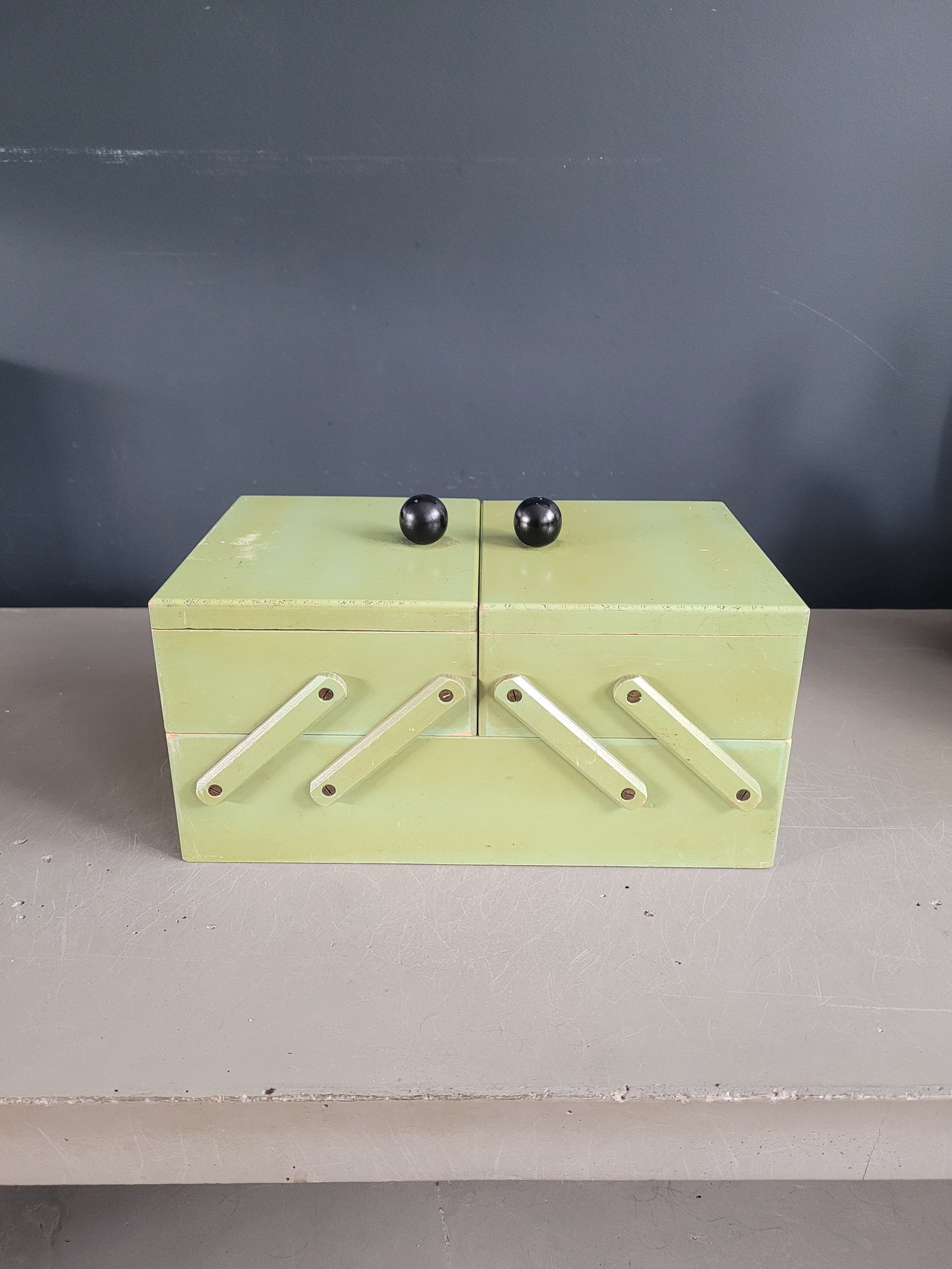 Travailleuse vintage en bois peint - Boîte à couture - Ref 480