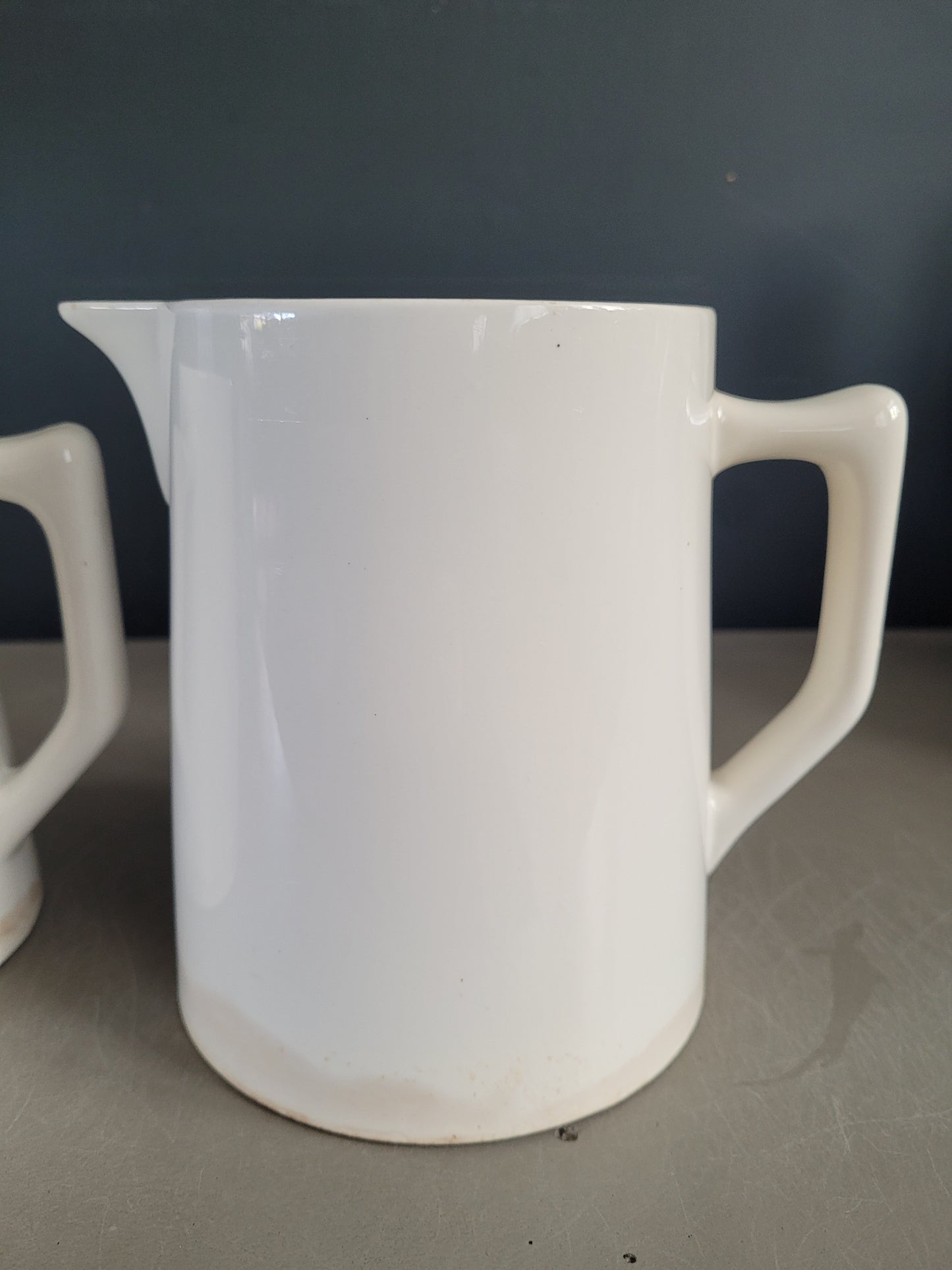 Paire de pichets en porcelaine de Digoin - Ref 327