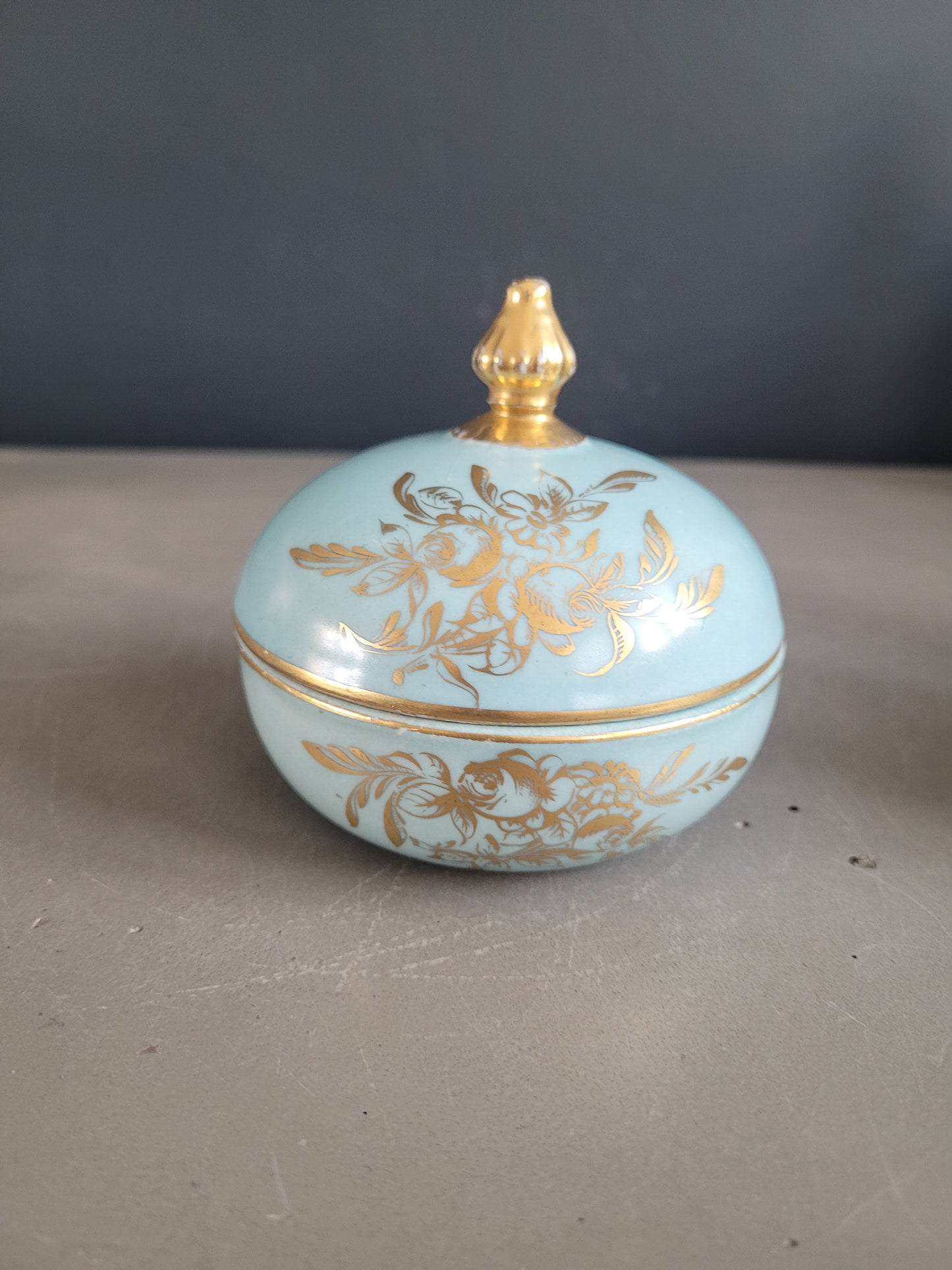 Ensemble de salle de bain en porcelaine ciel et or - Ref 413