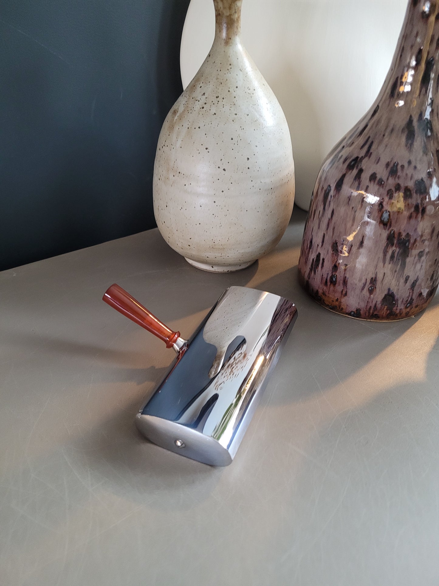 Ramasse miettes vintage "Le Grillon - Unis France" manche en lucite - Ref 713