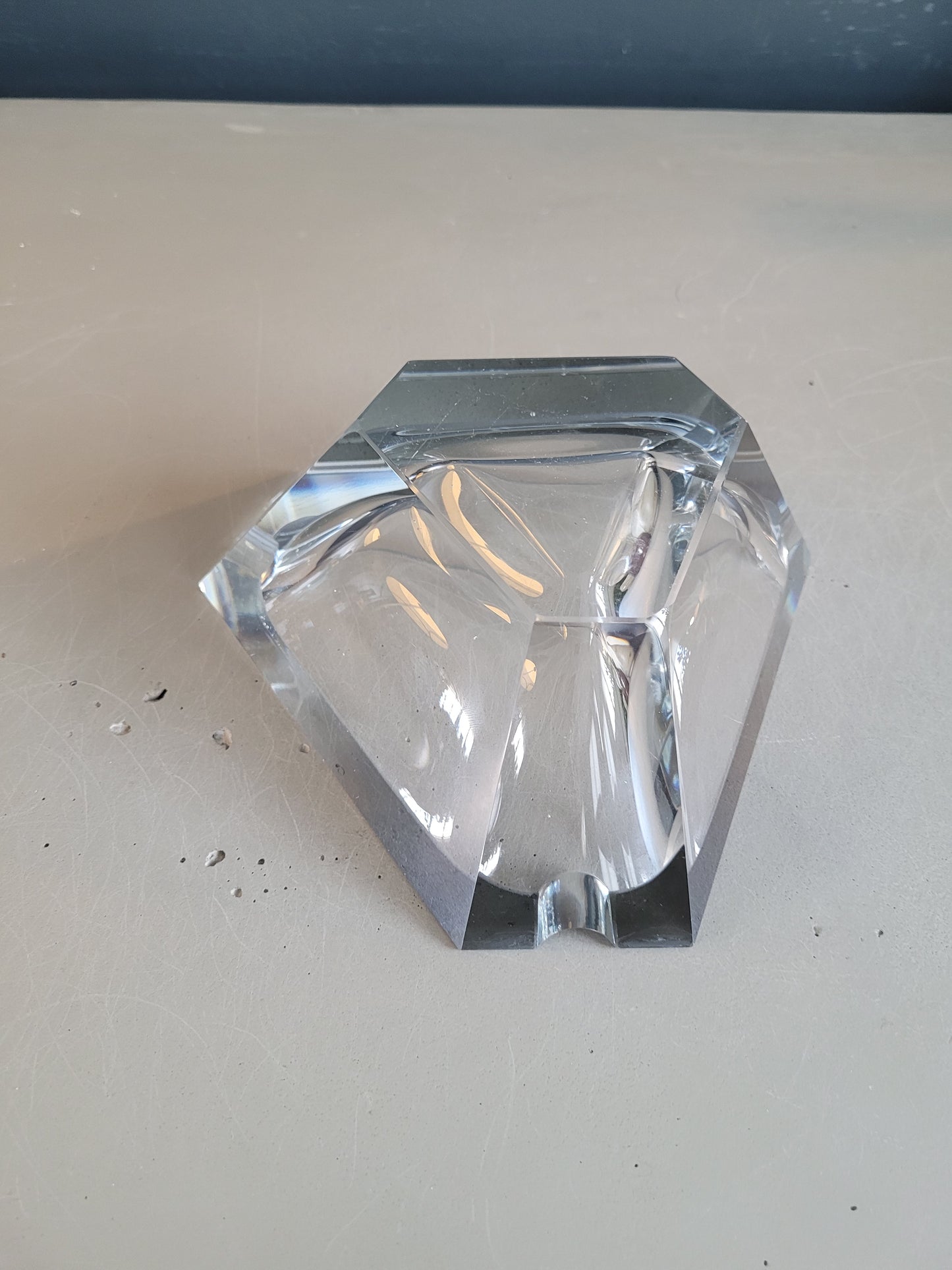 Grand cendrier triangulaire en cristal - Ref 387