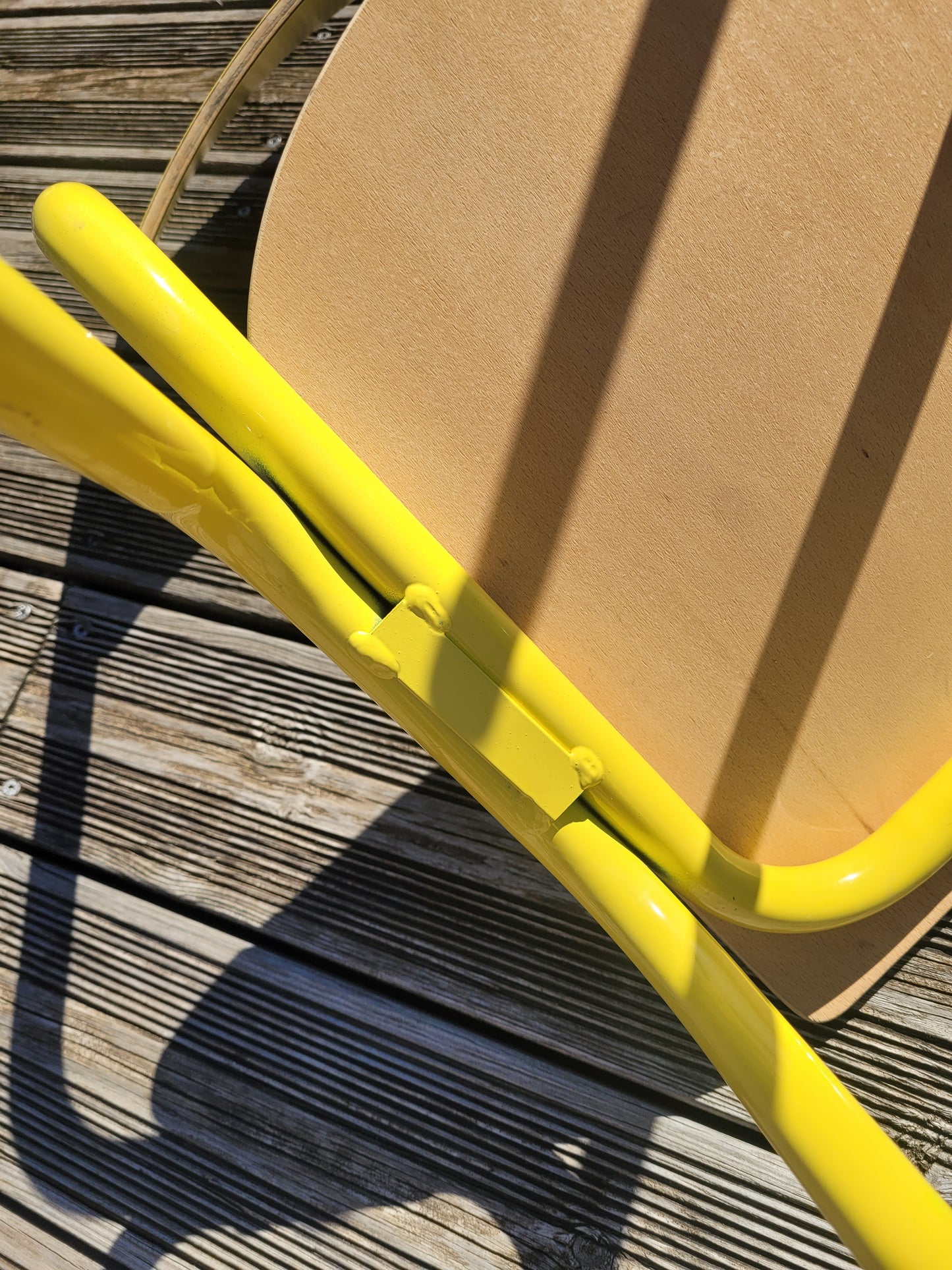 Paire de chaises jaunes en contre-plaqué- Ref 600