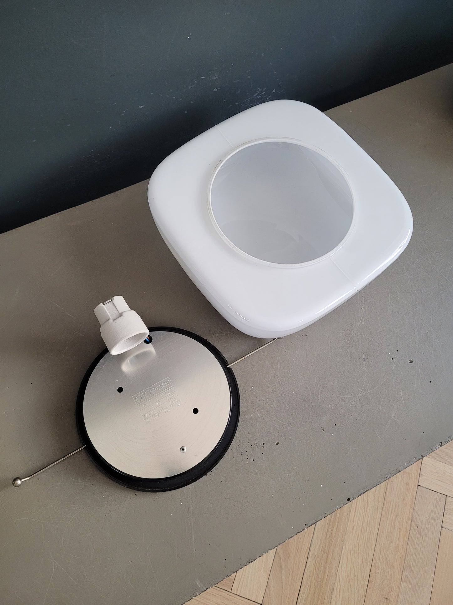 Plafonnier ou applique carré en verre blanc - Ref 918