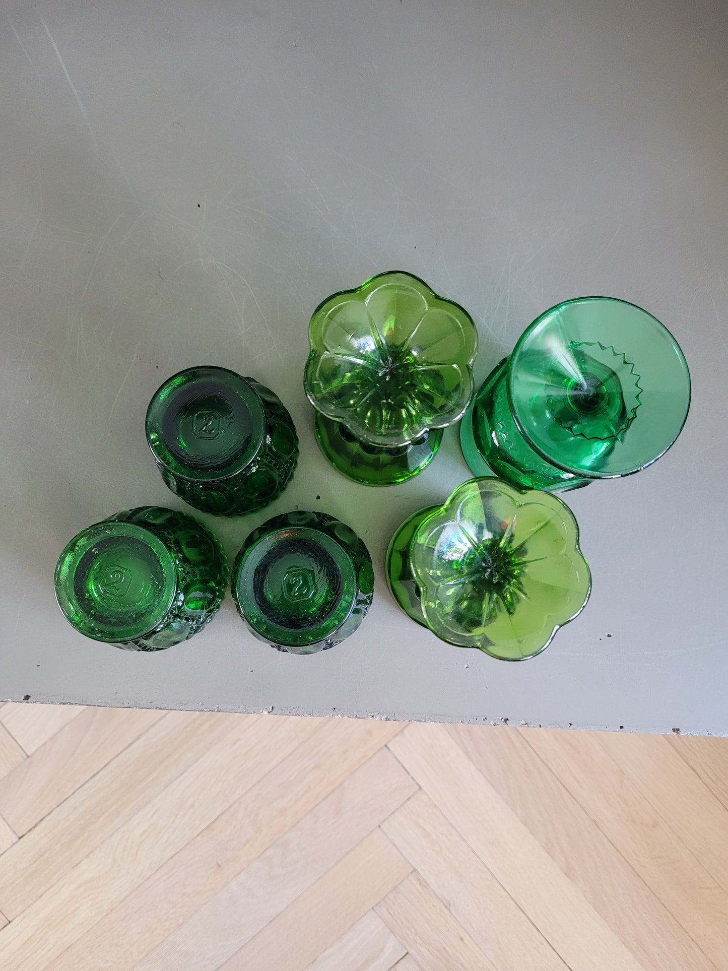 Ensemble de 6 verres en verre moulé vert - Ref 512