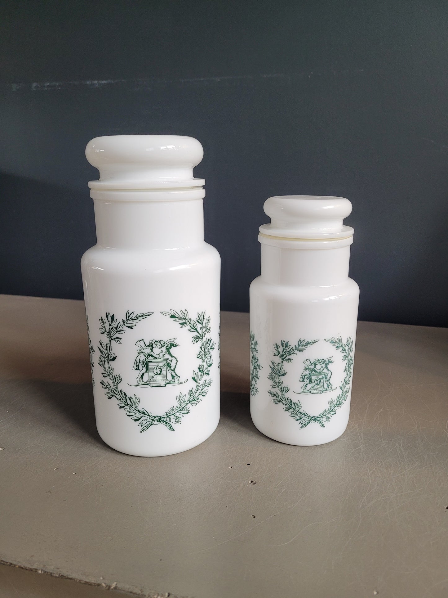 Lot de 2 pots d'apothicaire en verre opaline blanc - Herboristerie - Ref 231