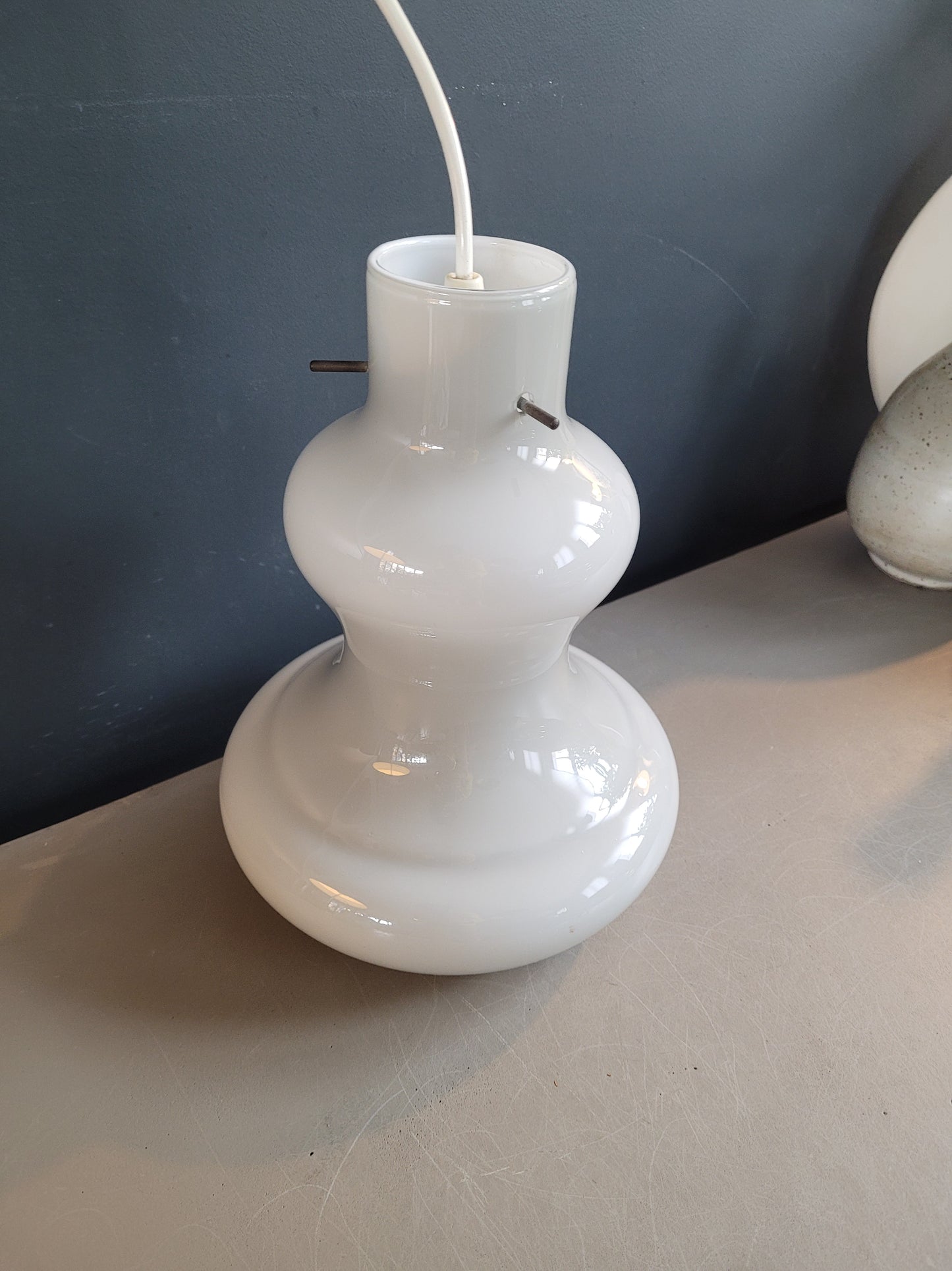 Suspension vintage en verre bicouche gris/blanc - Ref 648