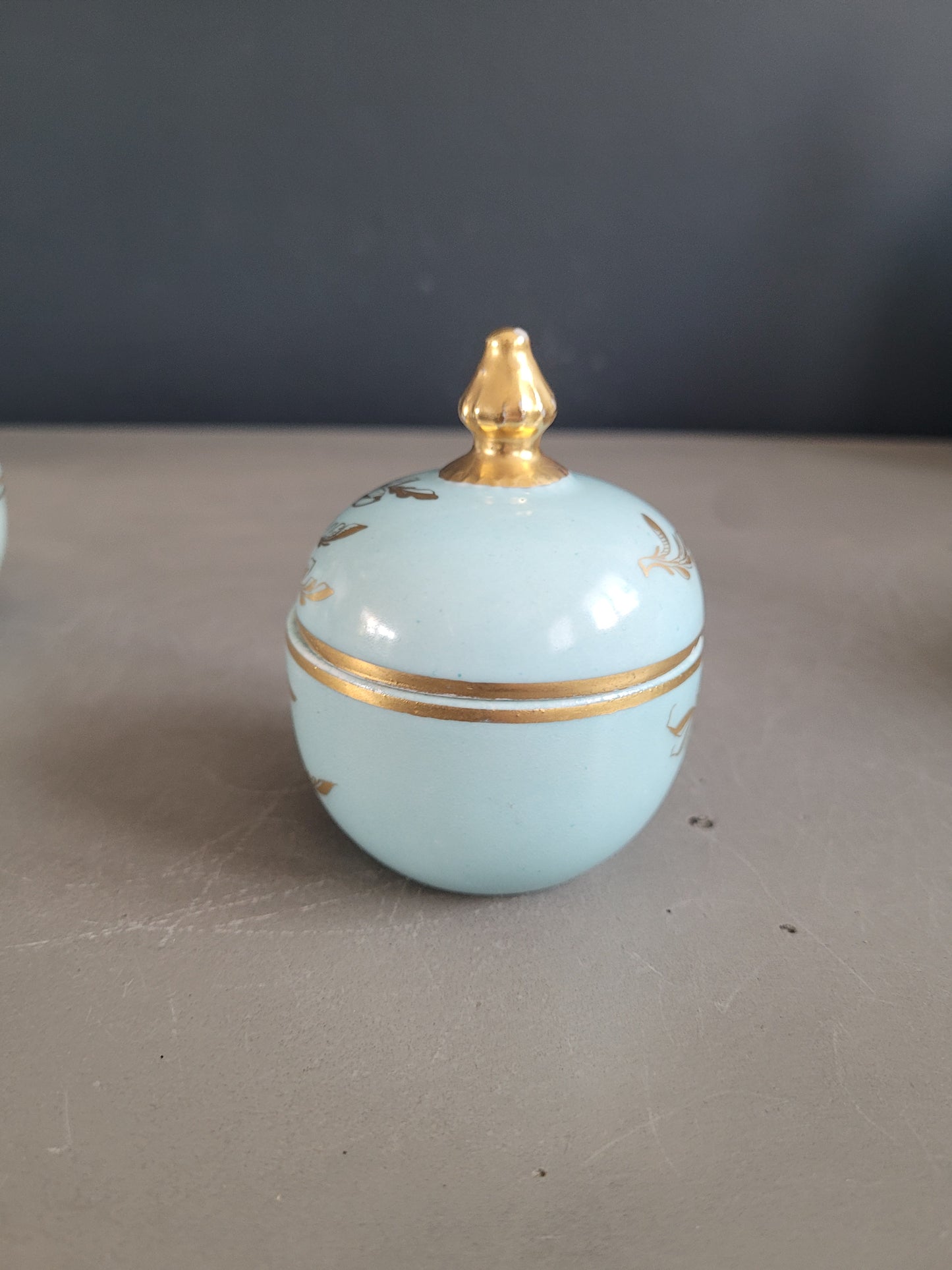 Ensemble de salle de bain en porcelaine ciel et or - Ref 413
