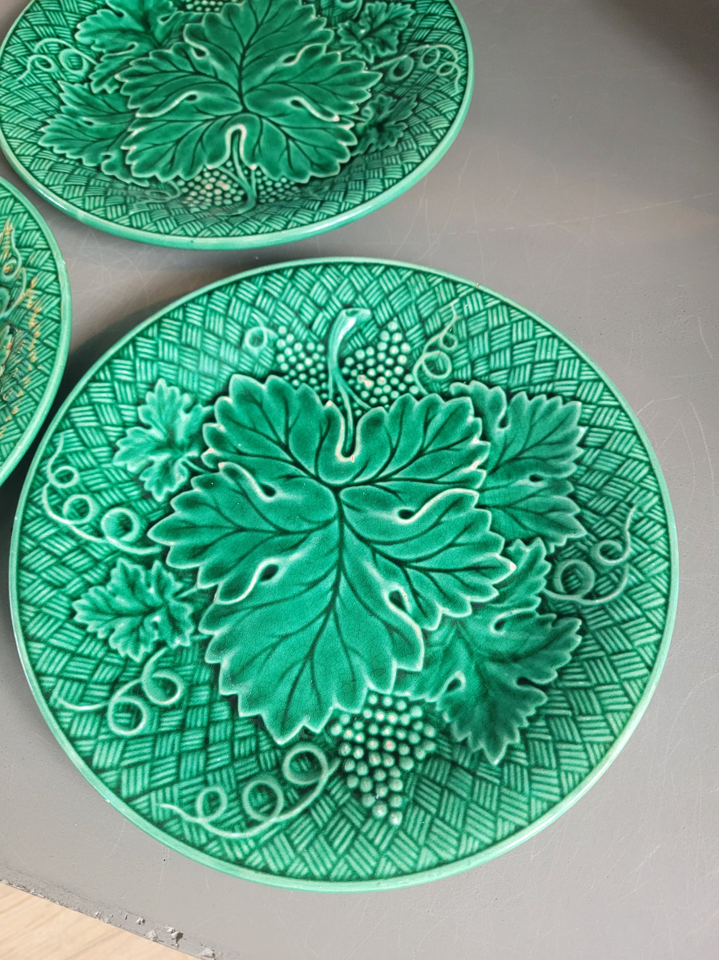 3 assiettes en barbotine verte - Ref 153