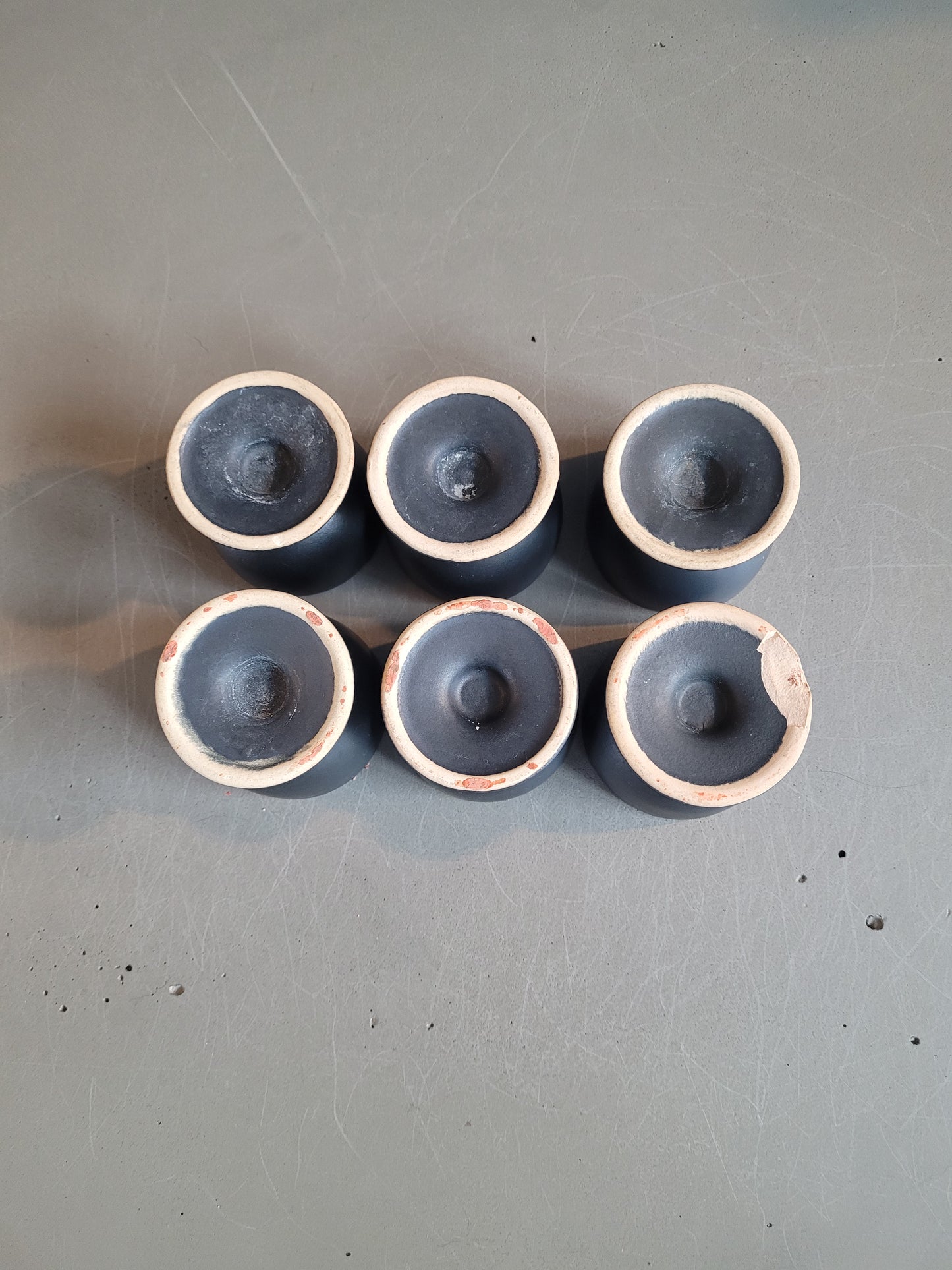 Lot de 6 coquetiers noir et couleur en céramique - Ref 615