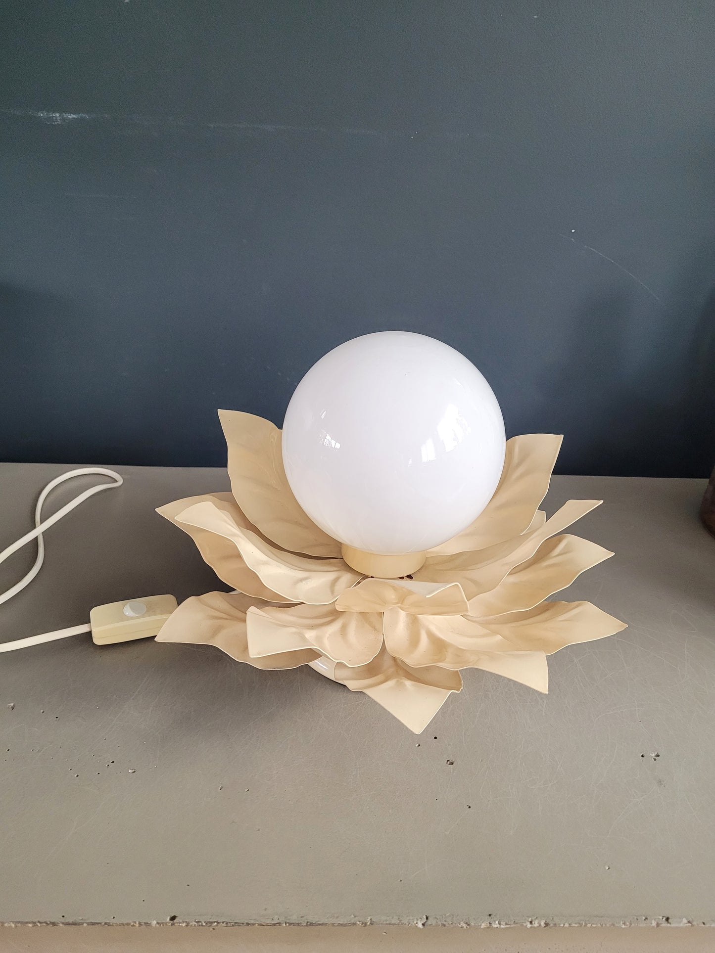 Lampe à poser fleur globe opaline - Ref 228