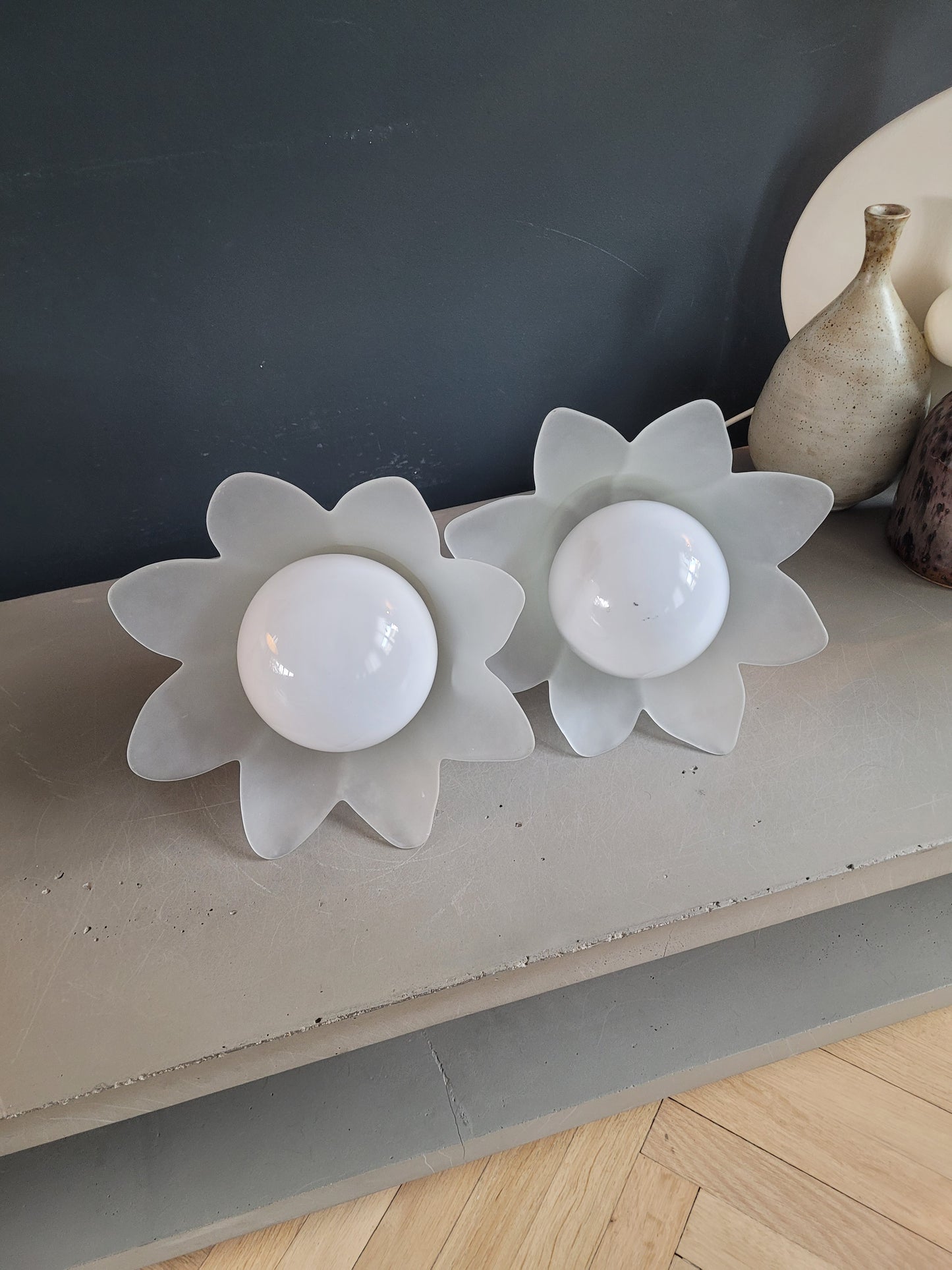 Paire de suspensions fleurs en verre dépoli- Ref 869