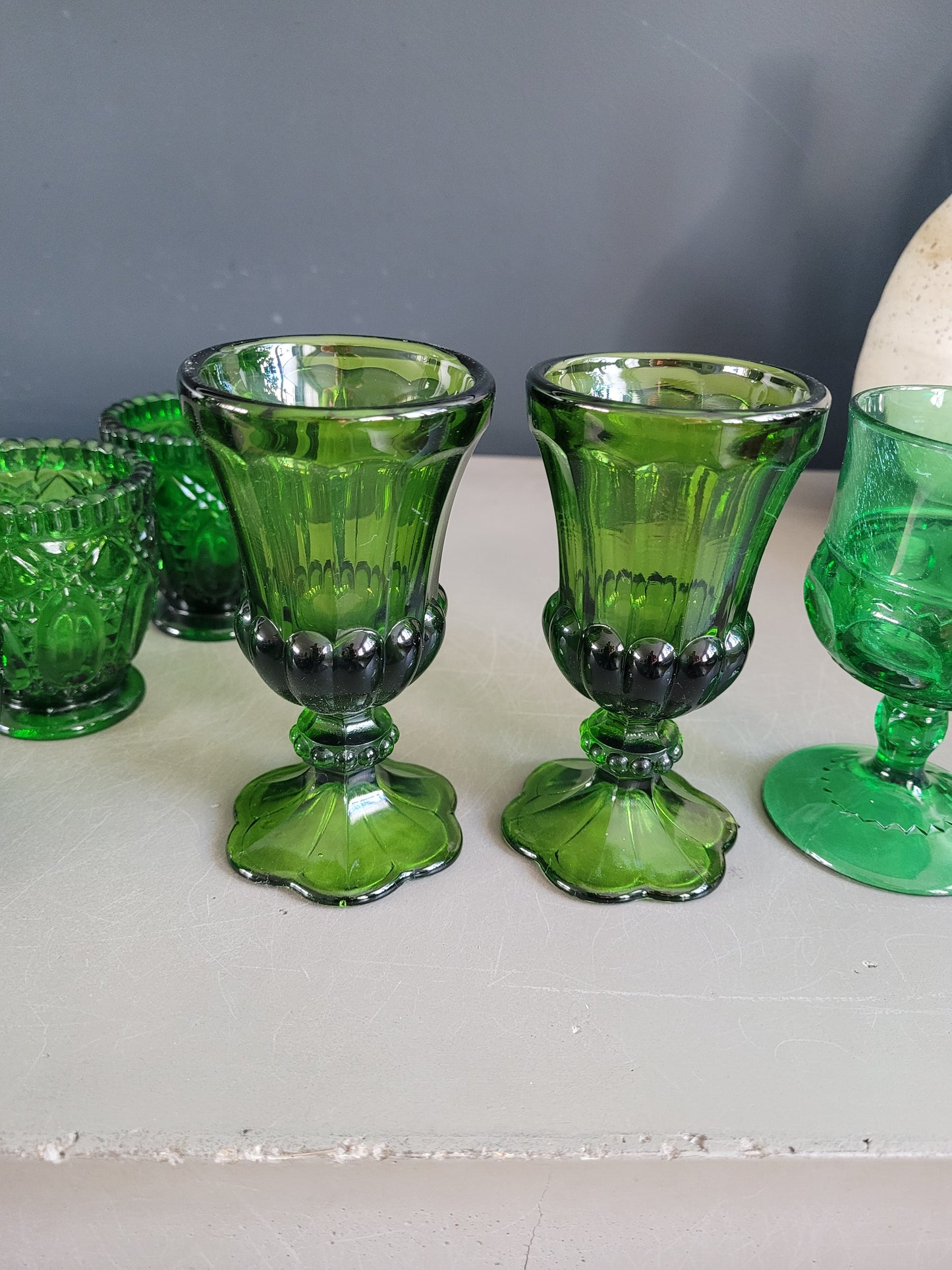 Ensemble de 6 verres en verre moulé vert - Ref 512