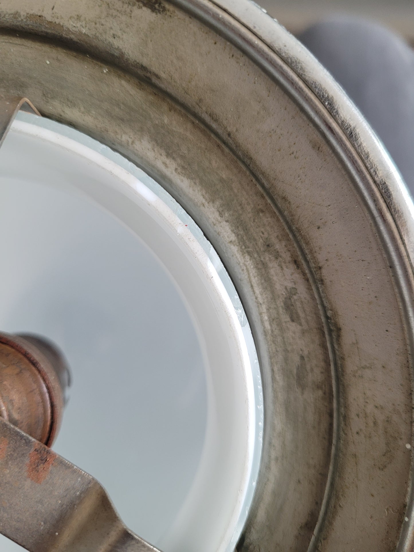 Plafonnier ou applique globe en verre blanc - Ref 829