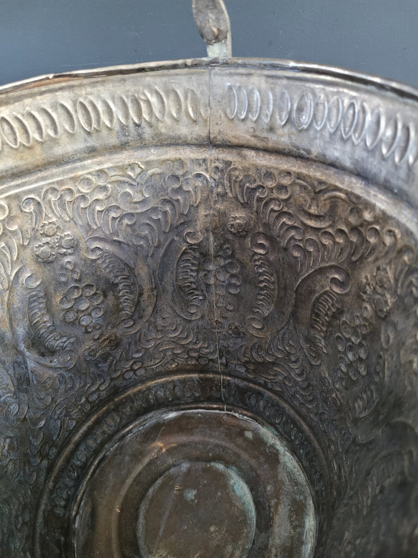 Seau de hammam ancien en métal argenté sculpté - Ref 910