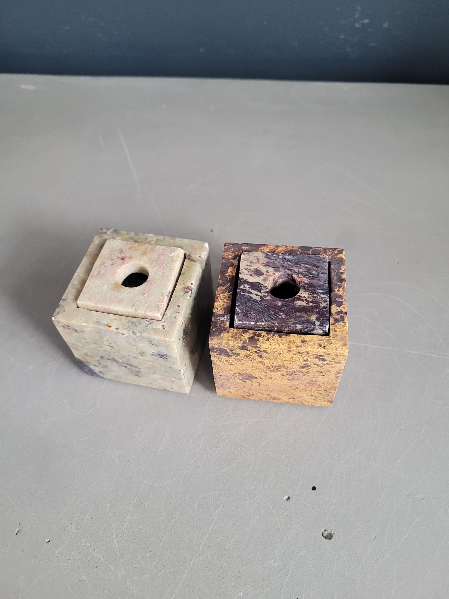 Paire de bougeoirs en pierre - Ref 518