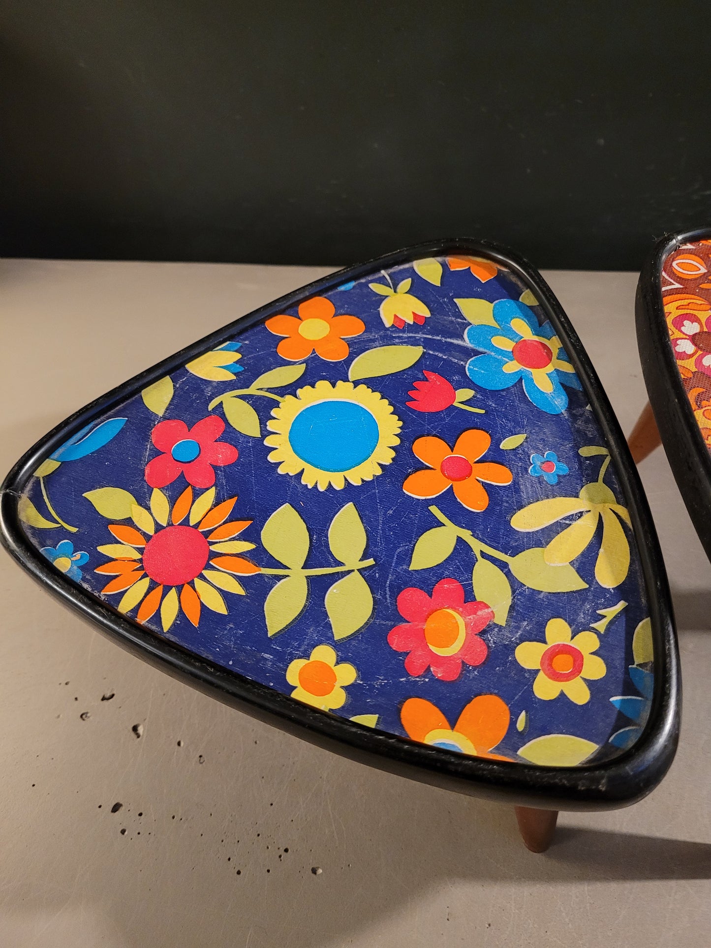 Paire de porte-plantes vintages à motifs - Ref 574