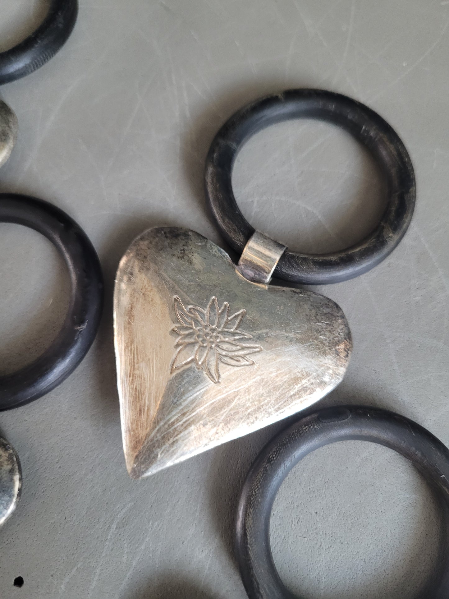 Décorations de rideaux coeur et edelweiss - Ref 415