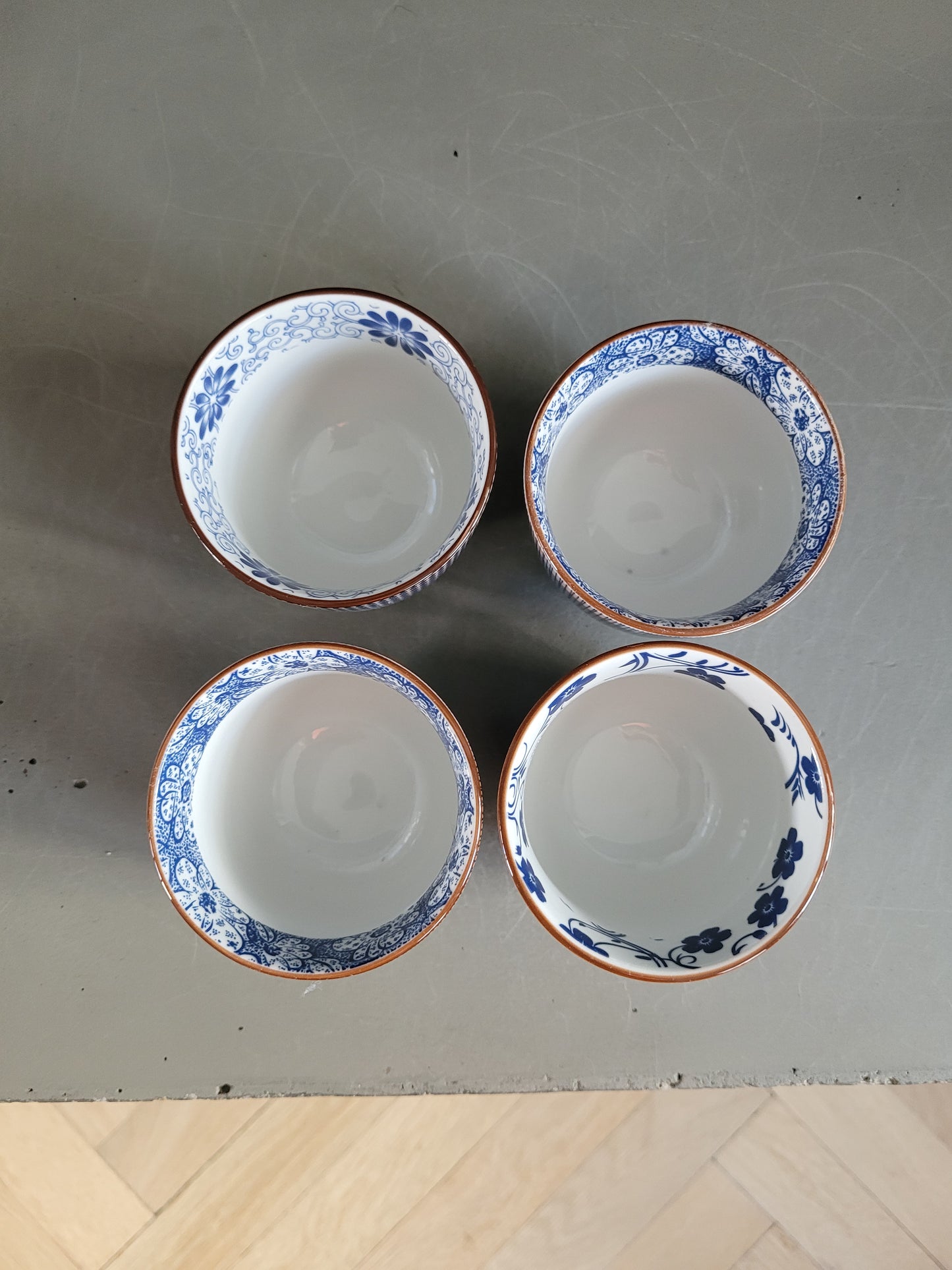 4 tasses à café en porcelaine- Ref 511