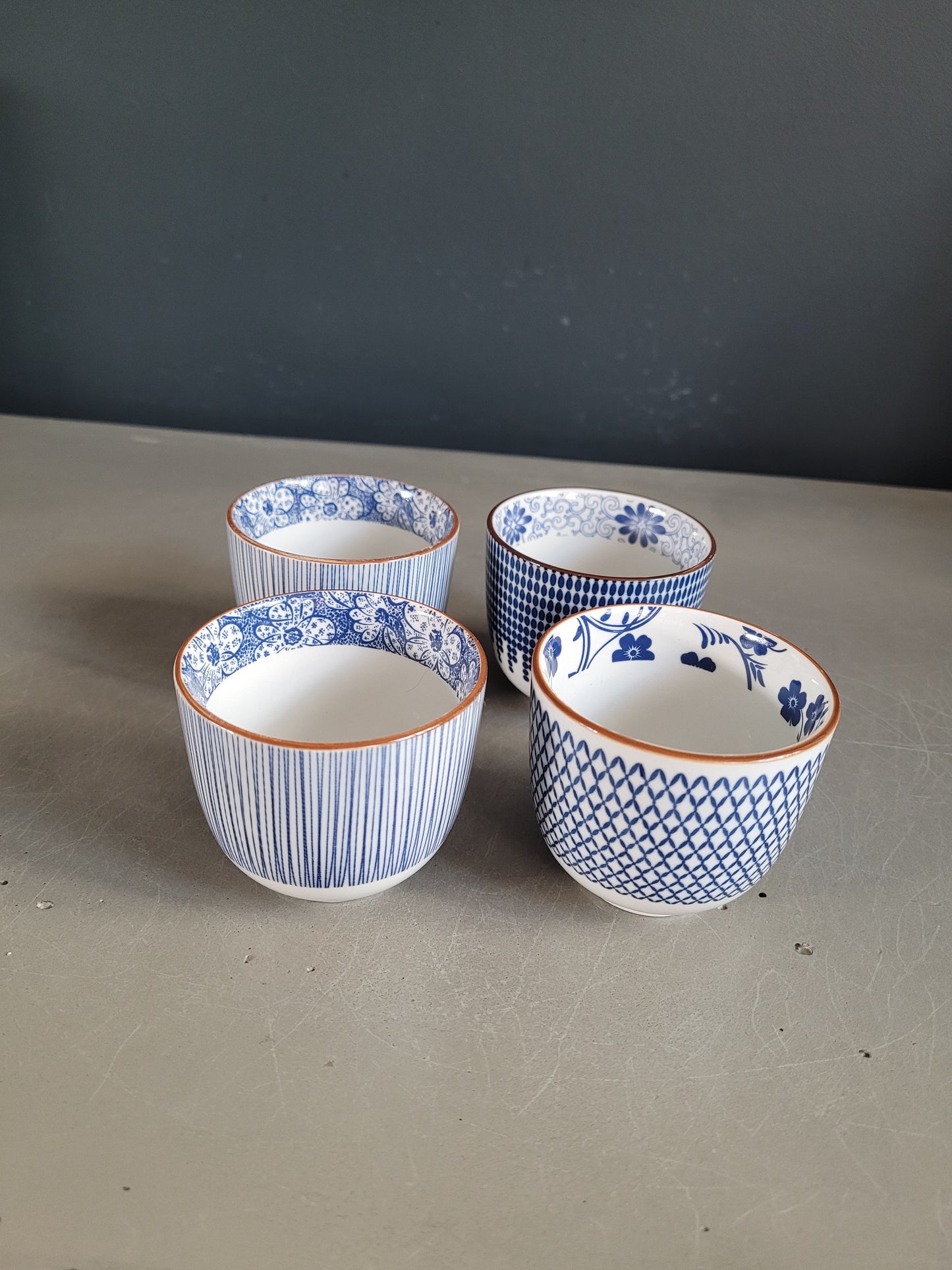 4 tasses à café en porcelaine- Ref 511