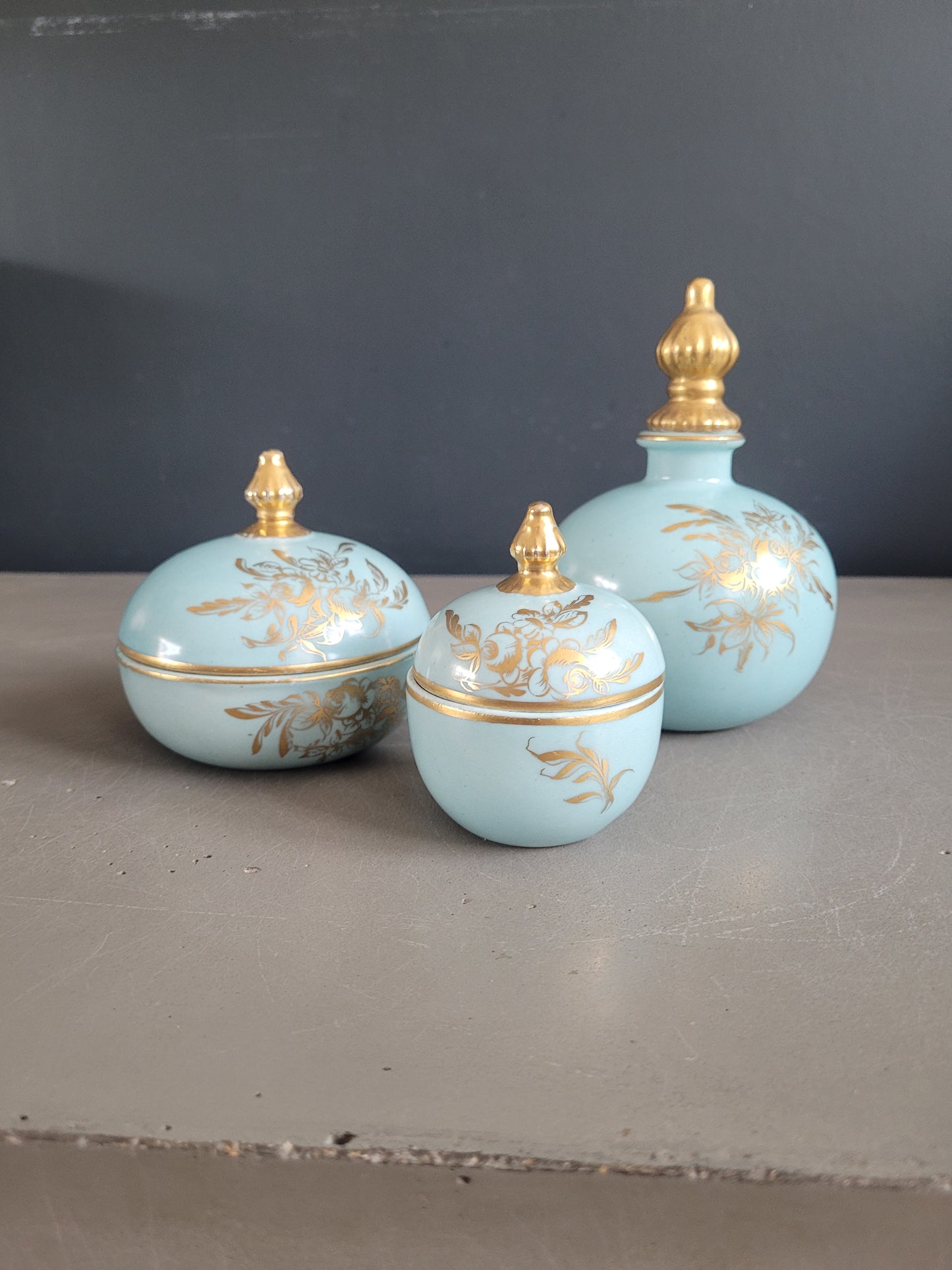 Ensemble de salle de bain en porcelaine ciel et or - Ref 413