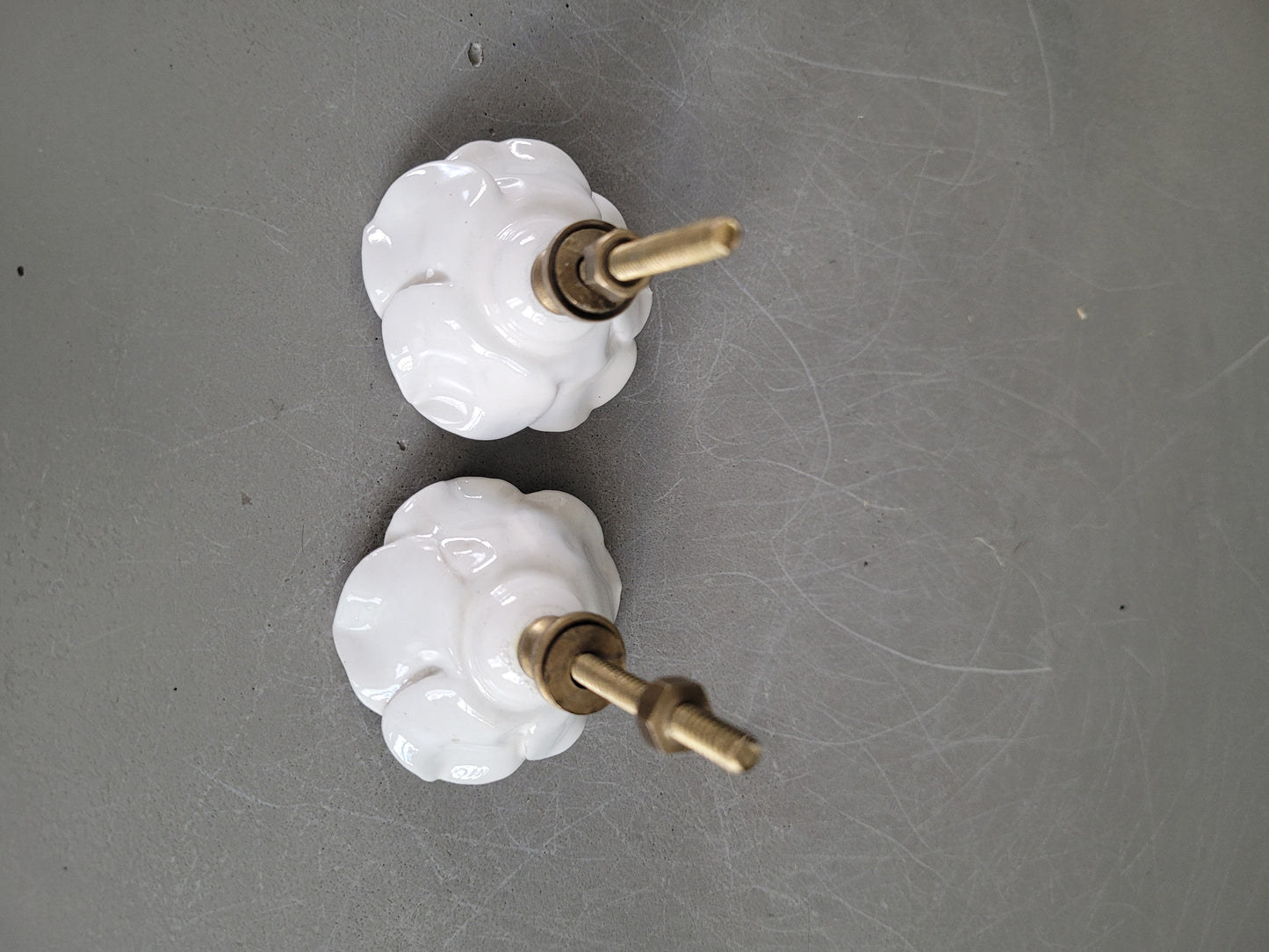 Paire de boutons de meubles en porcelaine- Ref 531