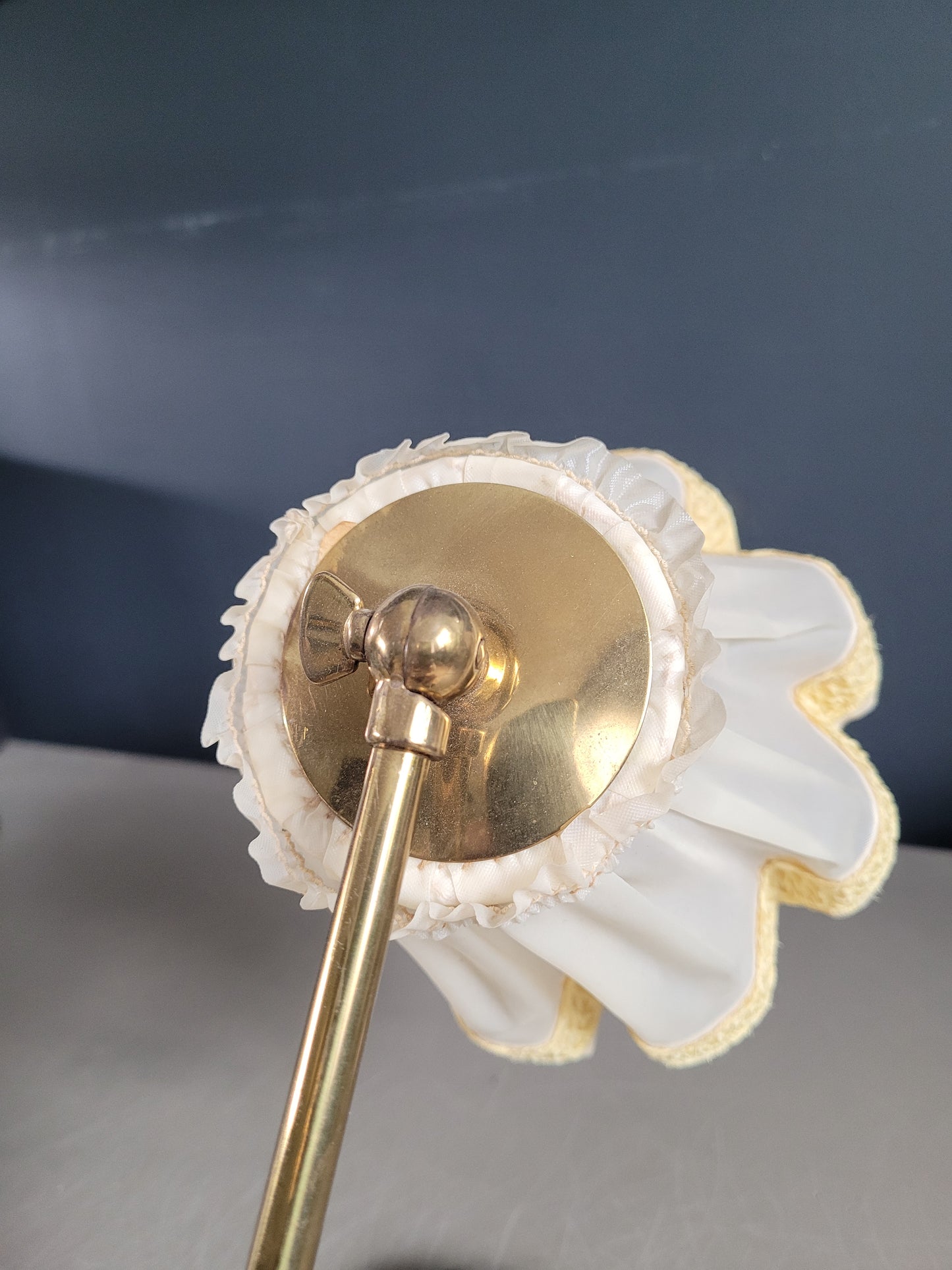 Lampe à poser avec interrupteur sur la base - Ref 283