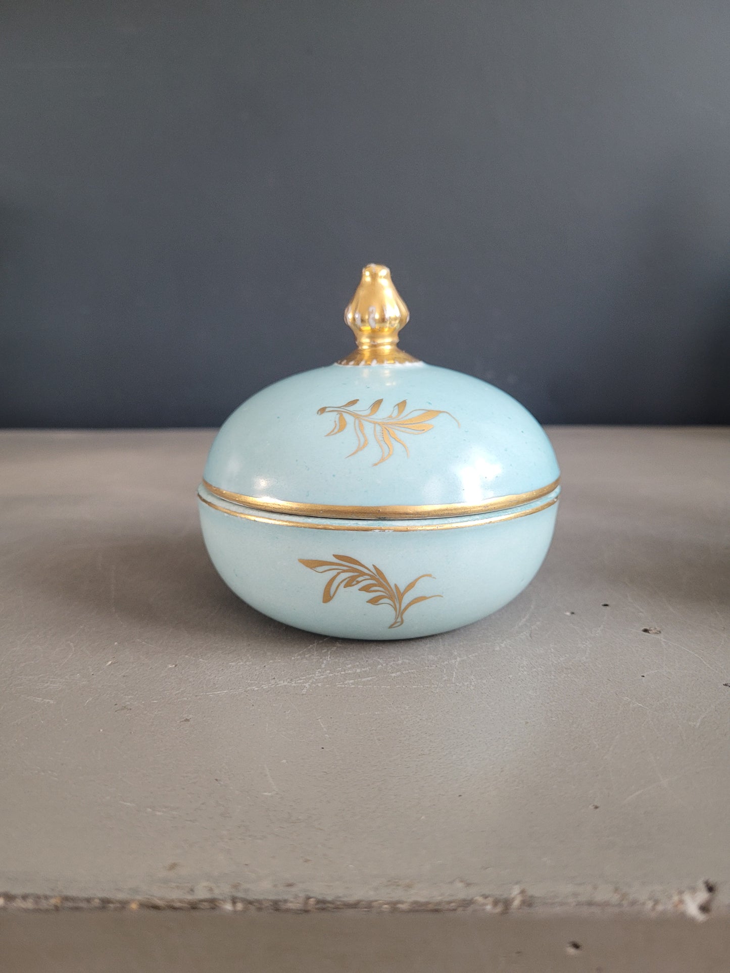 Ensemble de salle de bain en porcelaine ciel et or - Ref 413
