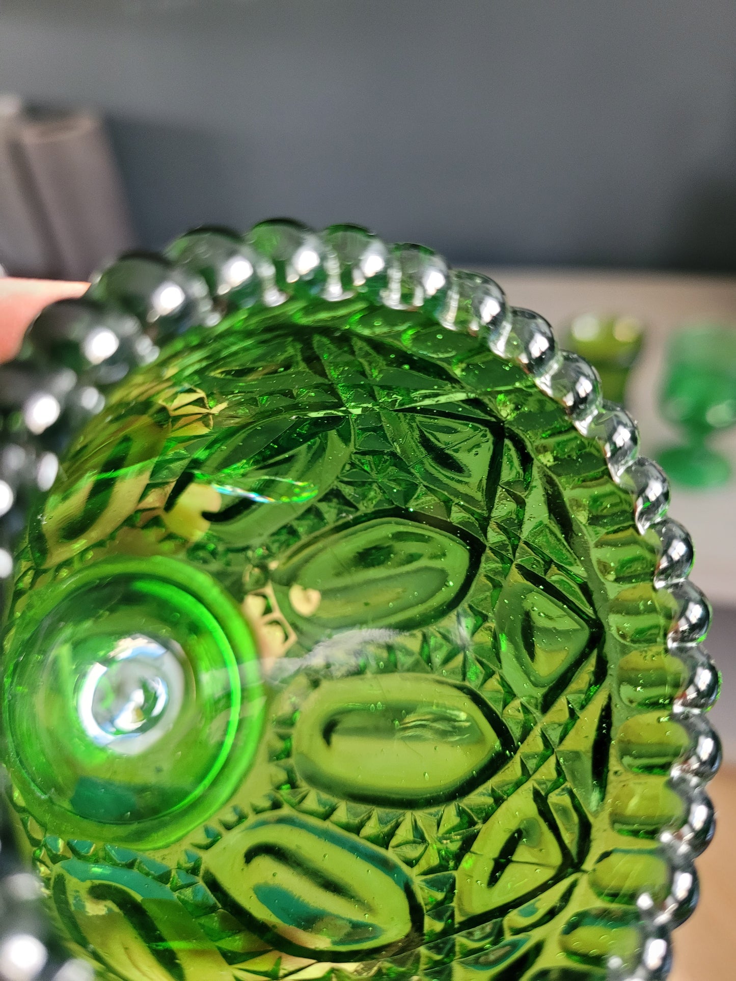 Ensemble de 6 verres en verre moulé vert - Ref 512