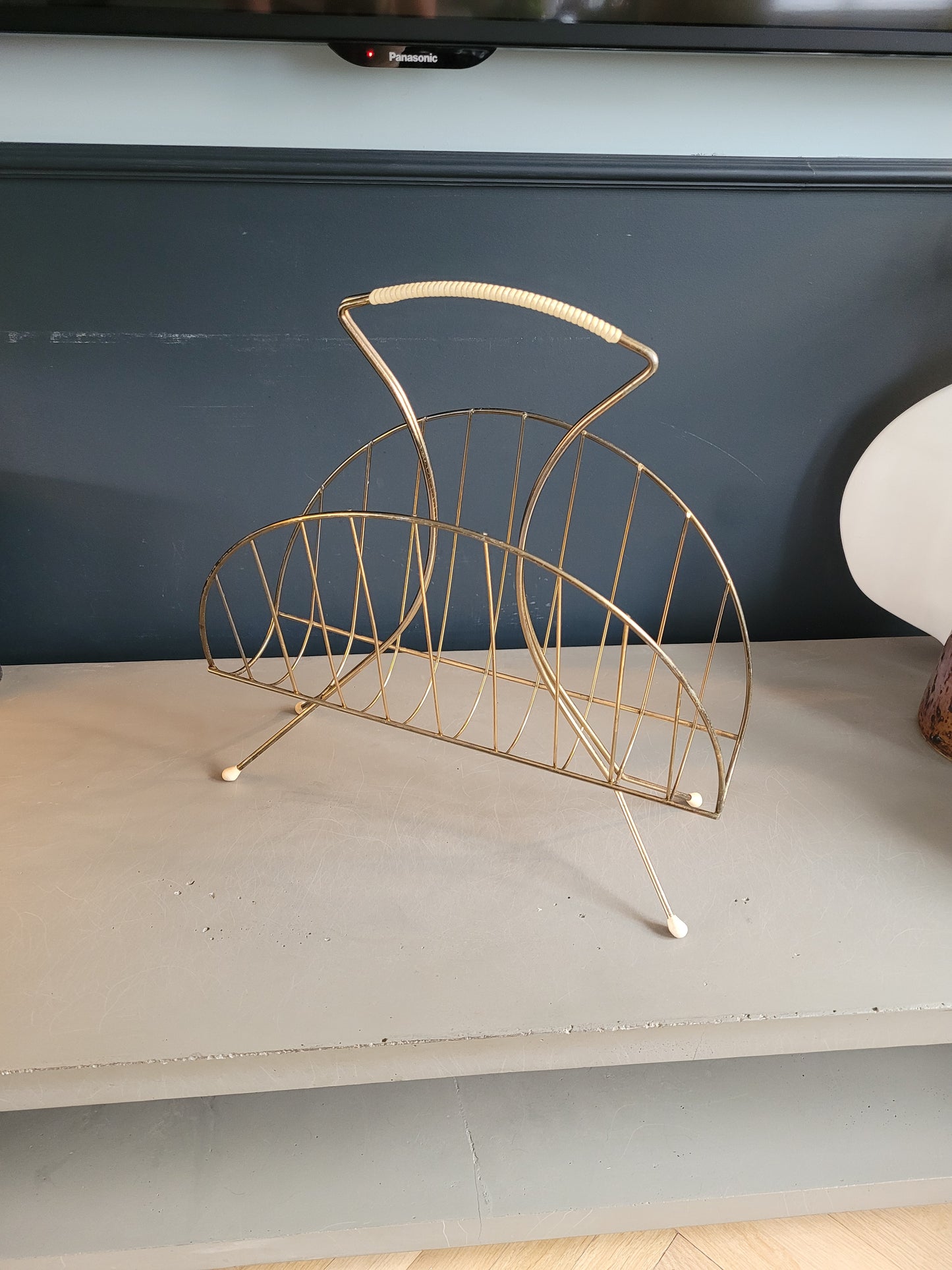 Porte-revues vintage en métal doré - Ref 379