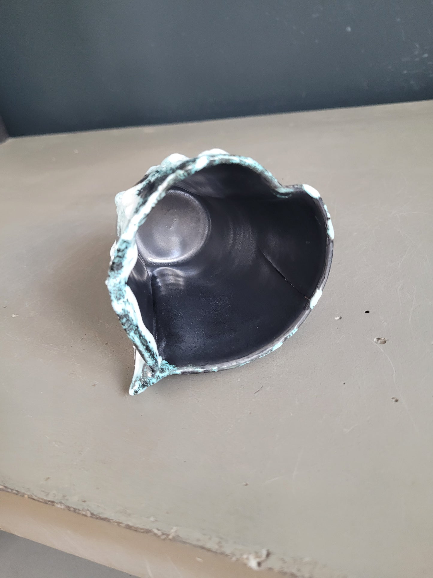 Tasse Émaux des Glaciers, atelier Cyclope, Charles Cart Annecy - Ref 391