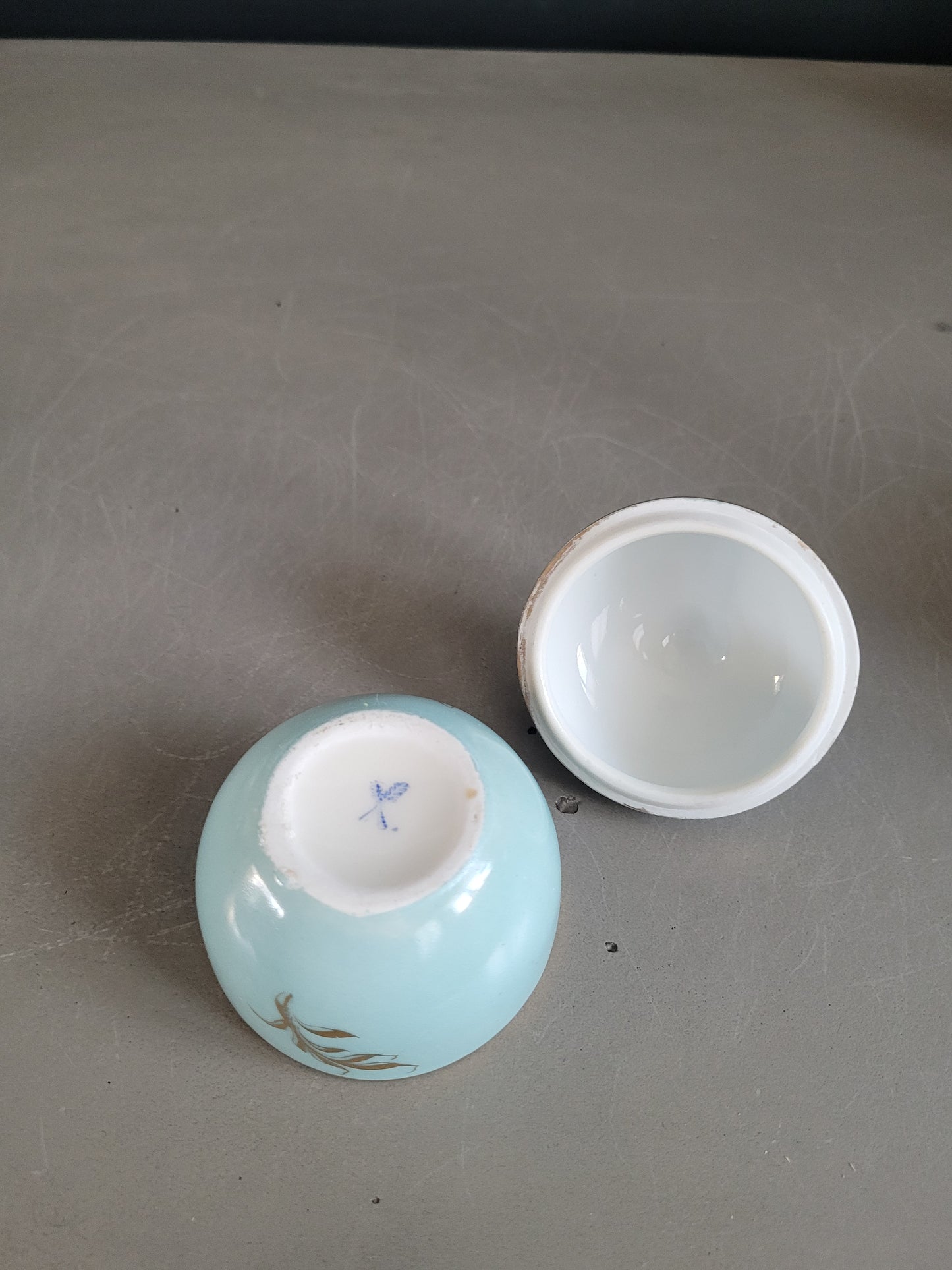 Ensemble de salle de bain en porcelaine ciel et or - Ref 413