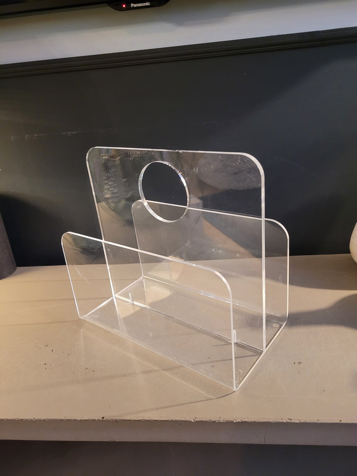 Porte-revues en plexiglass des années 70 - Ref 625