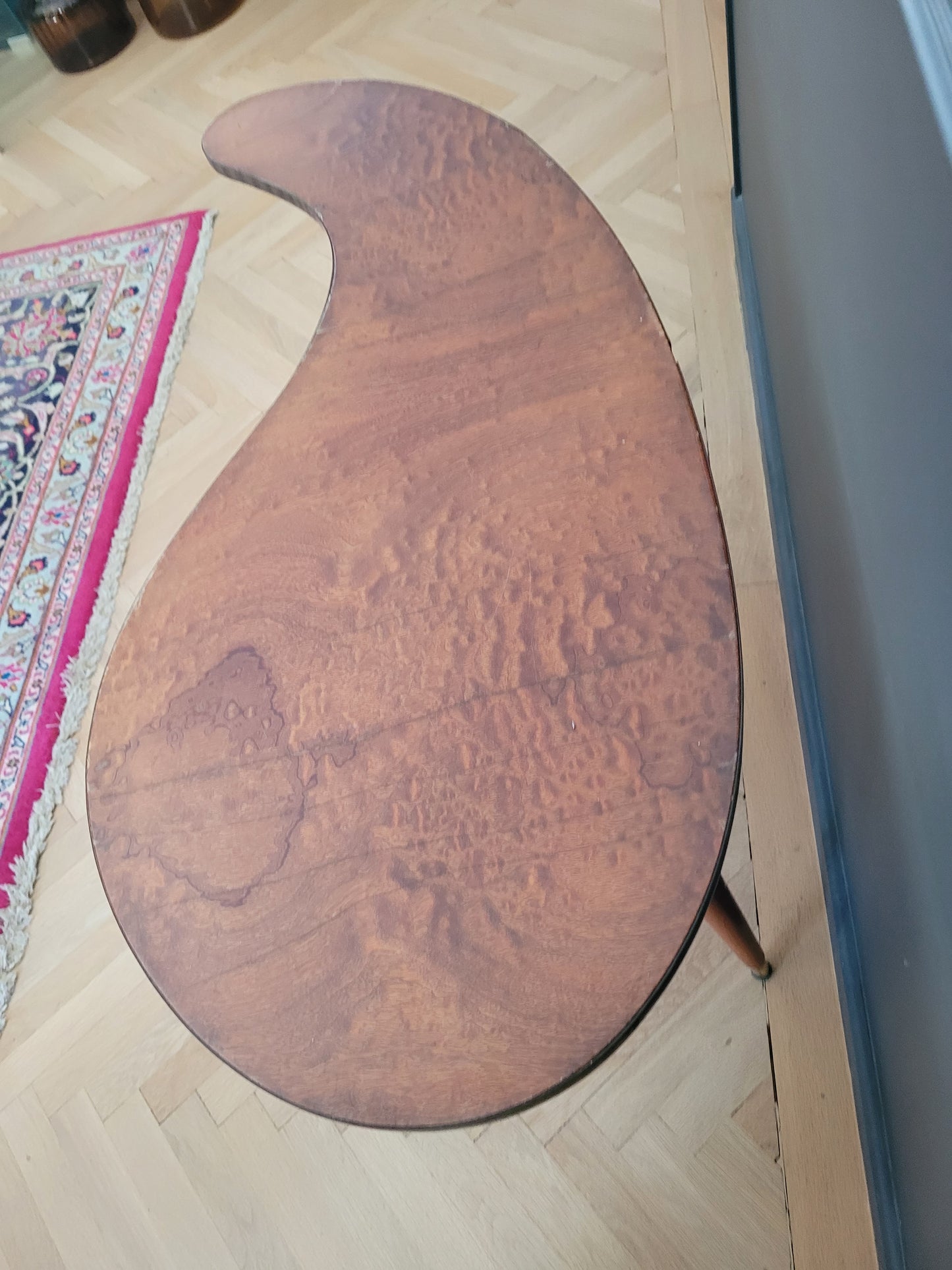 Table basse haricot années 50 en loupe d'orme - Ref 637