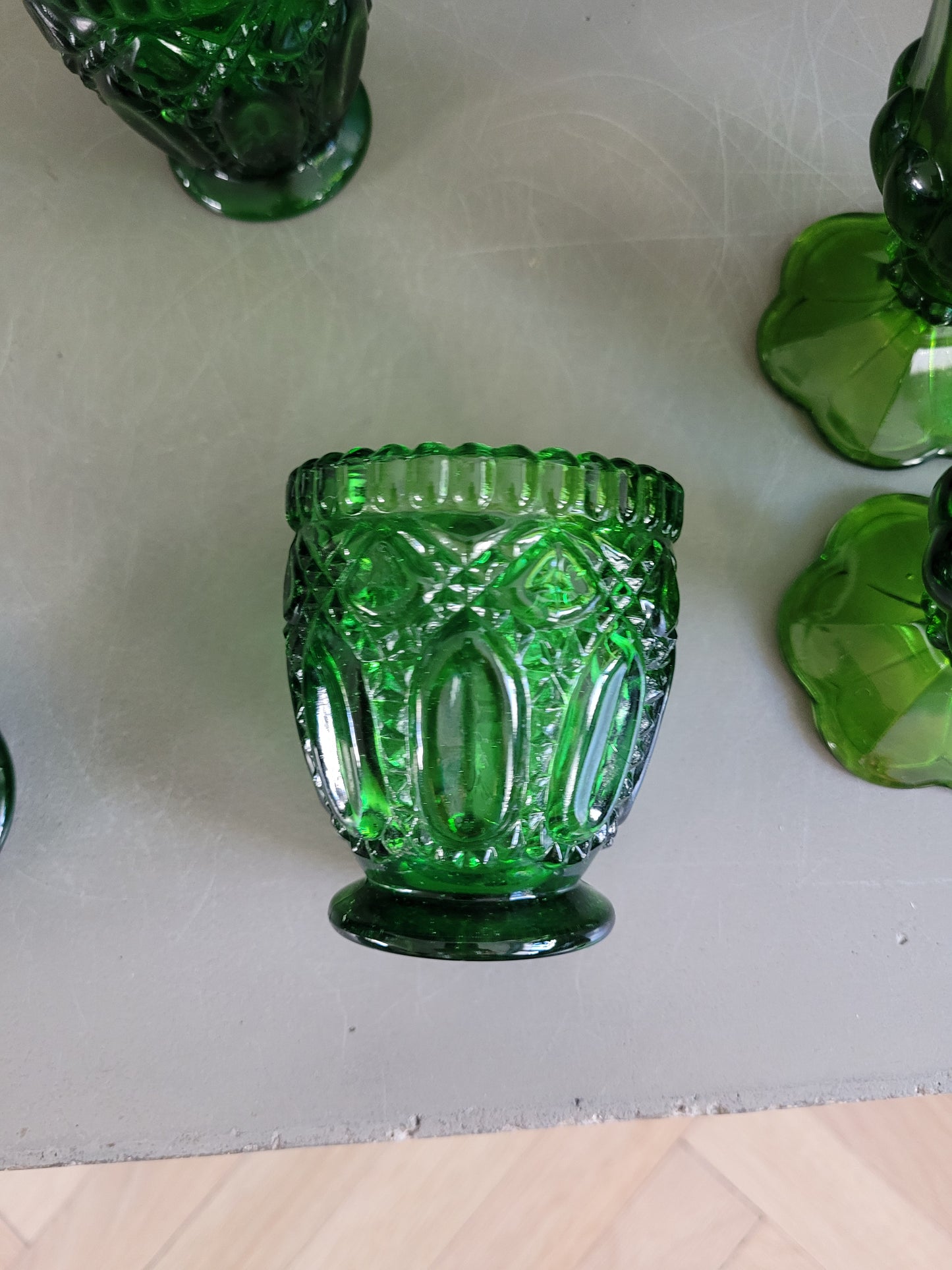 Ensemble de 6 verres en verre moulé vert - Ref 512