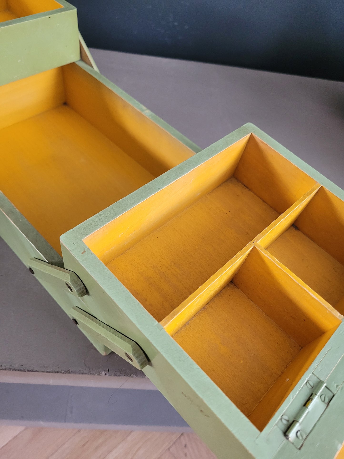 Travailleuse vintage en bois peint - Boîte à couture - Ref 480