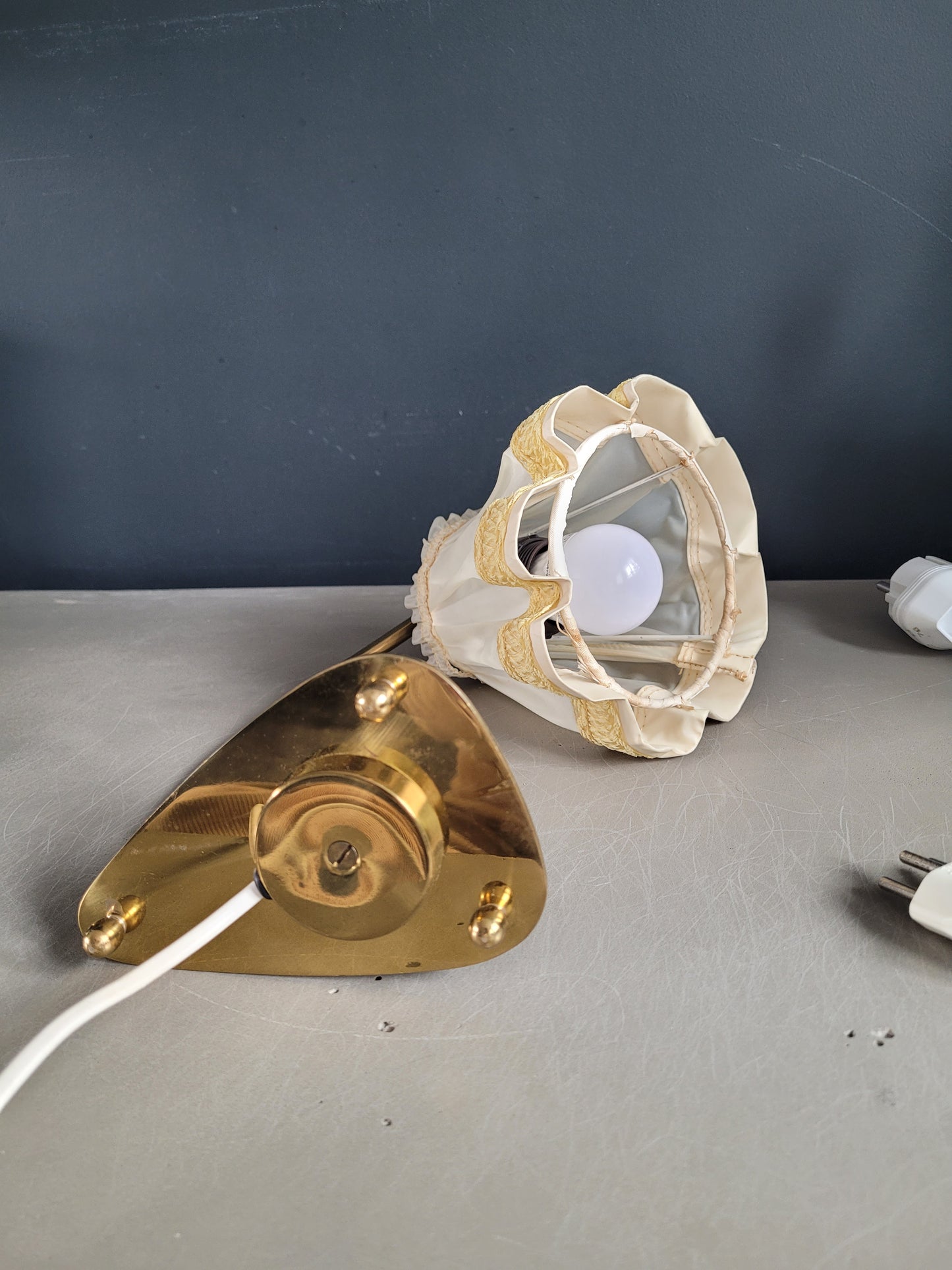 Lampe à poser avec interrupteur sur la base - Ref 283