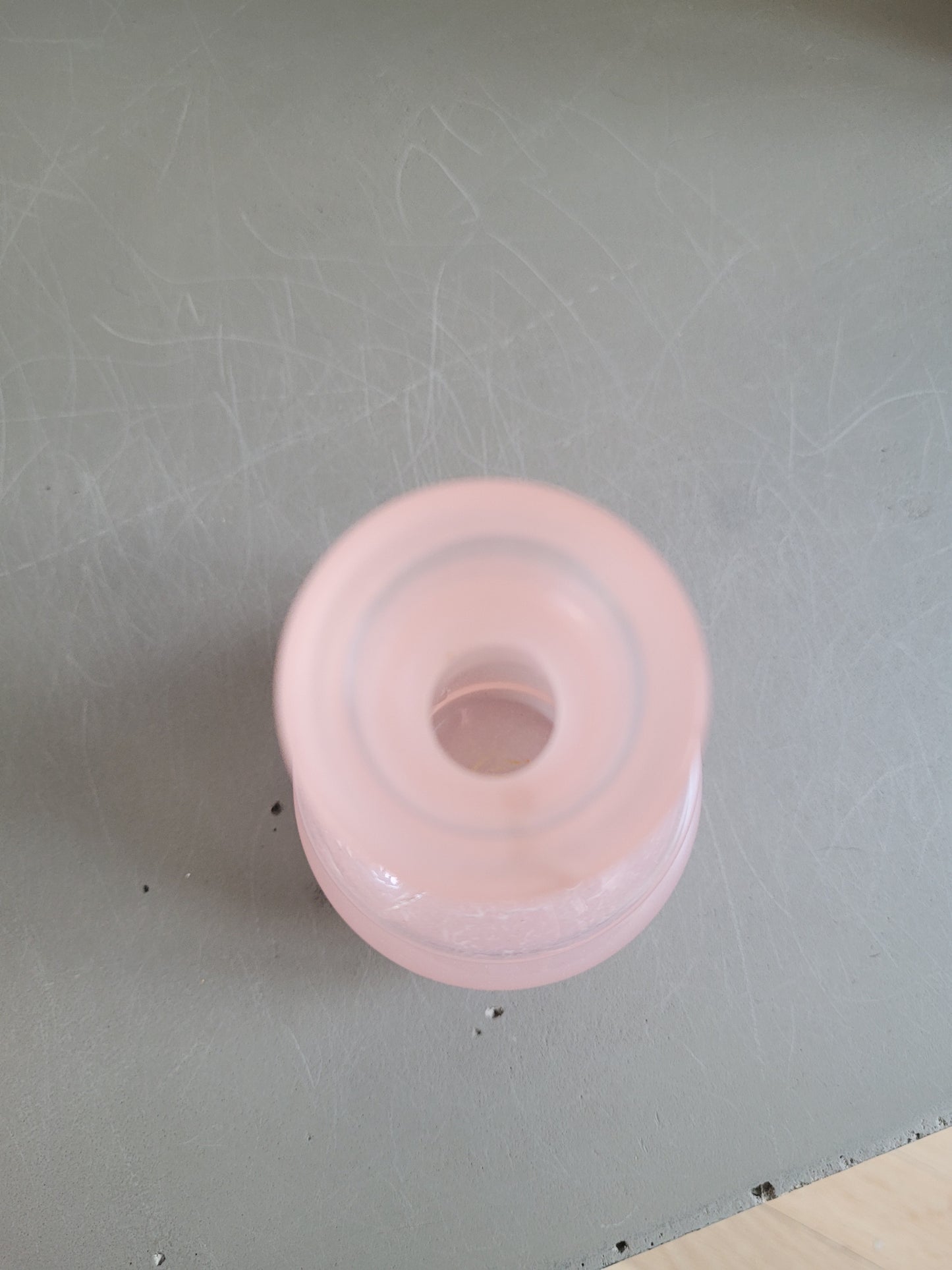 Lot de 2 flacons en verre opaline- Ref 424