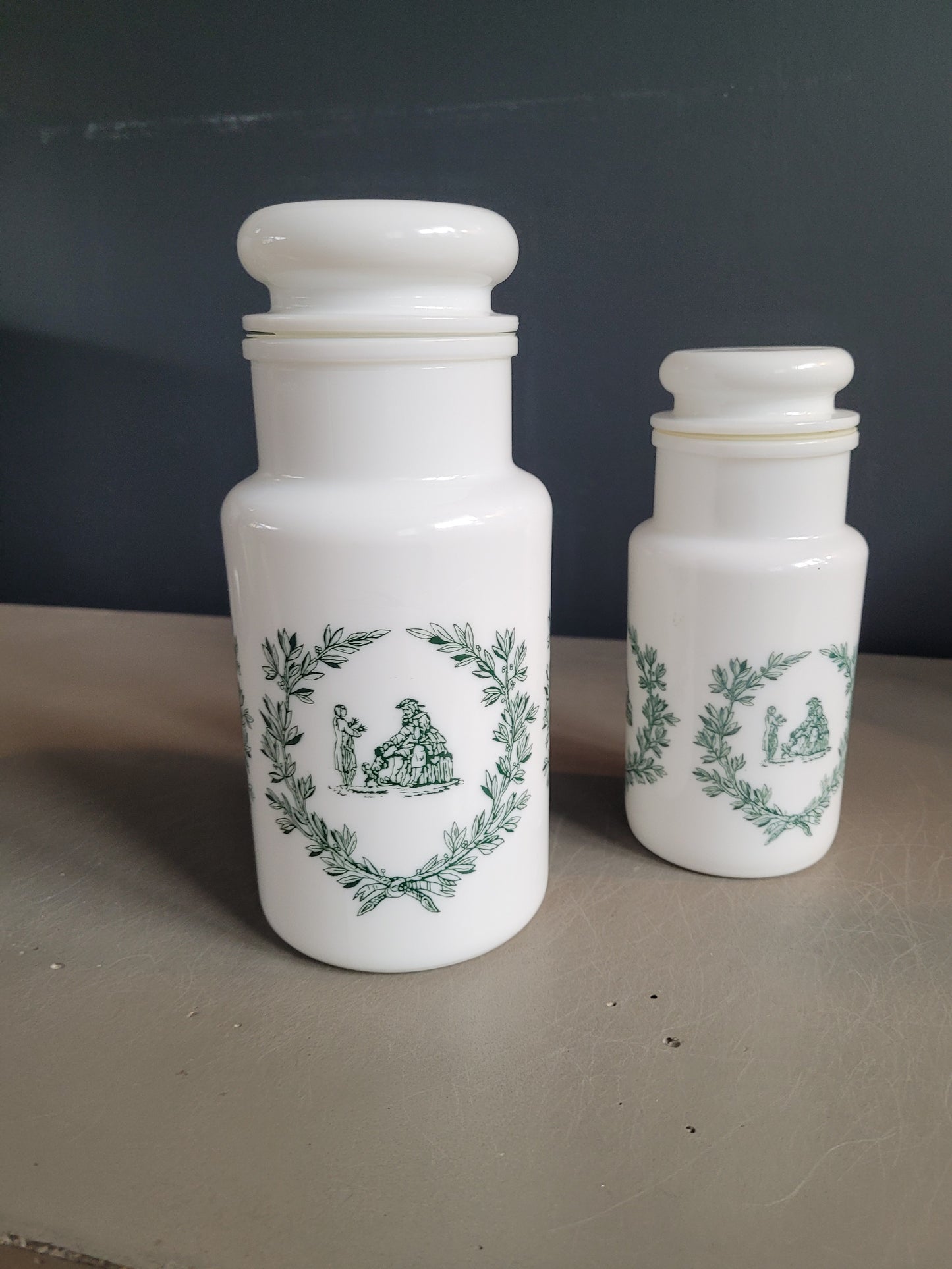 Lot de 2 pots d'apothicaire en verre opaline blanc - Herboristerie - Ref 231