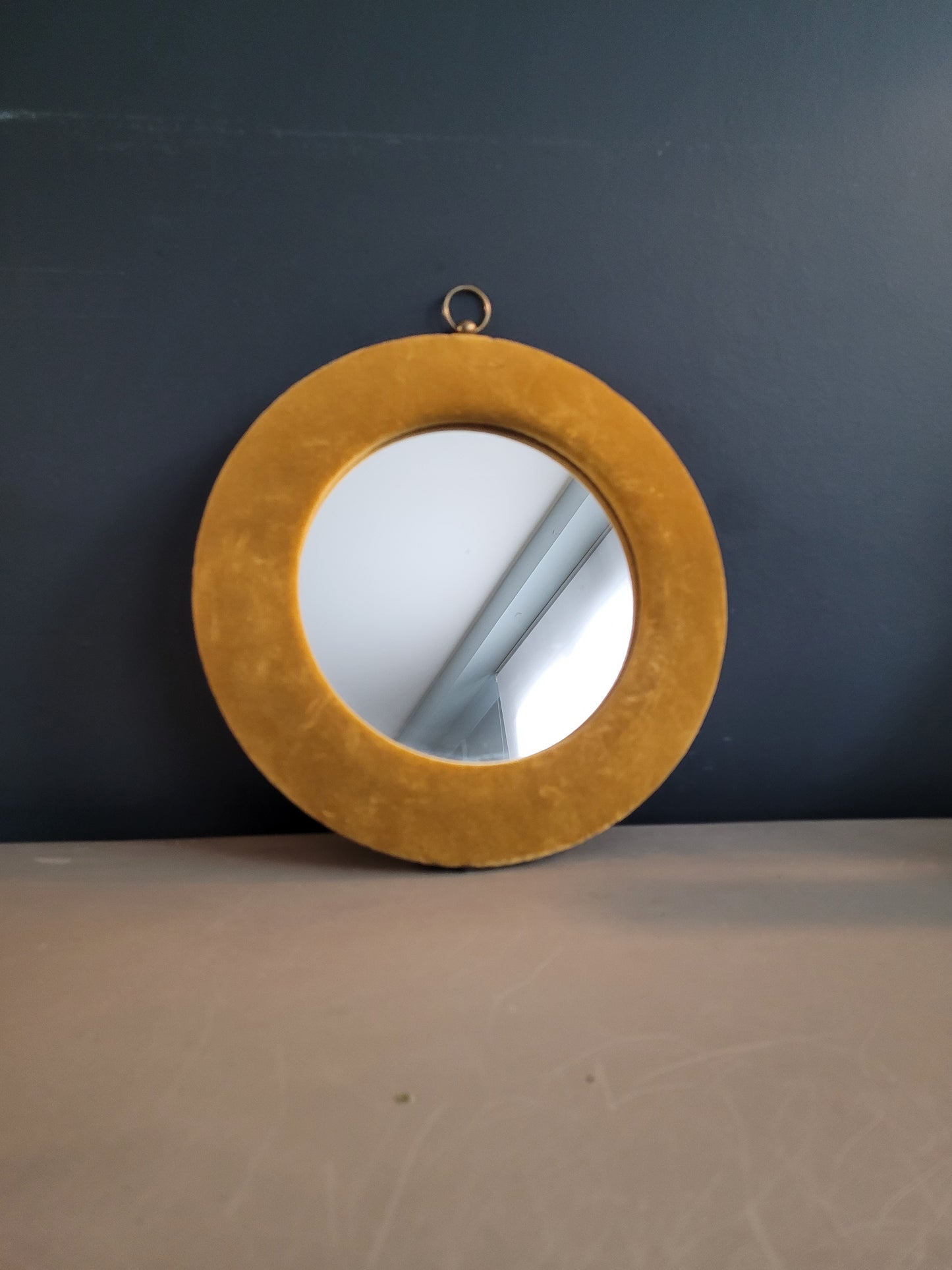 Miroir vintage avec cadre en velours moutarde - Ref 112