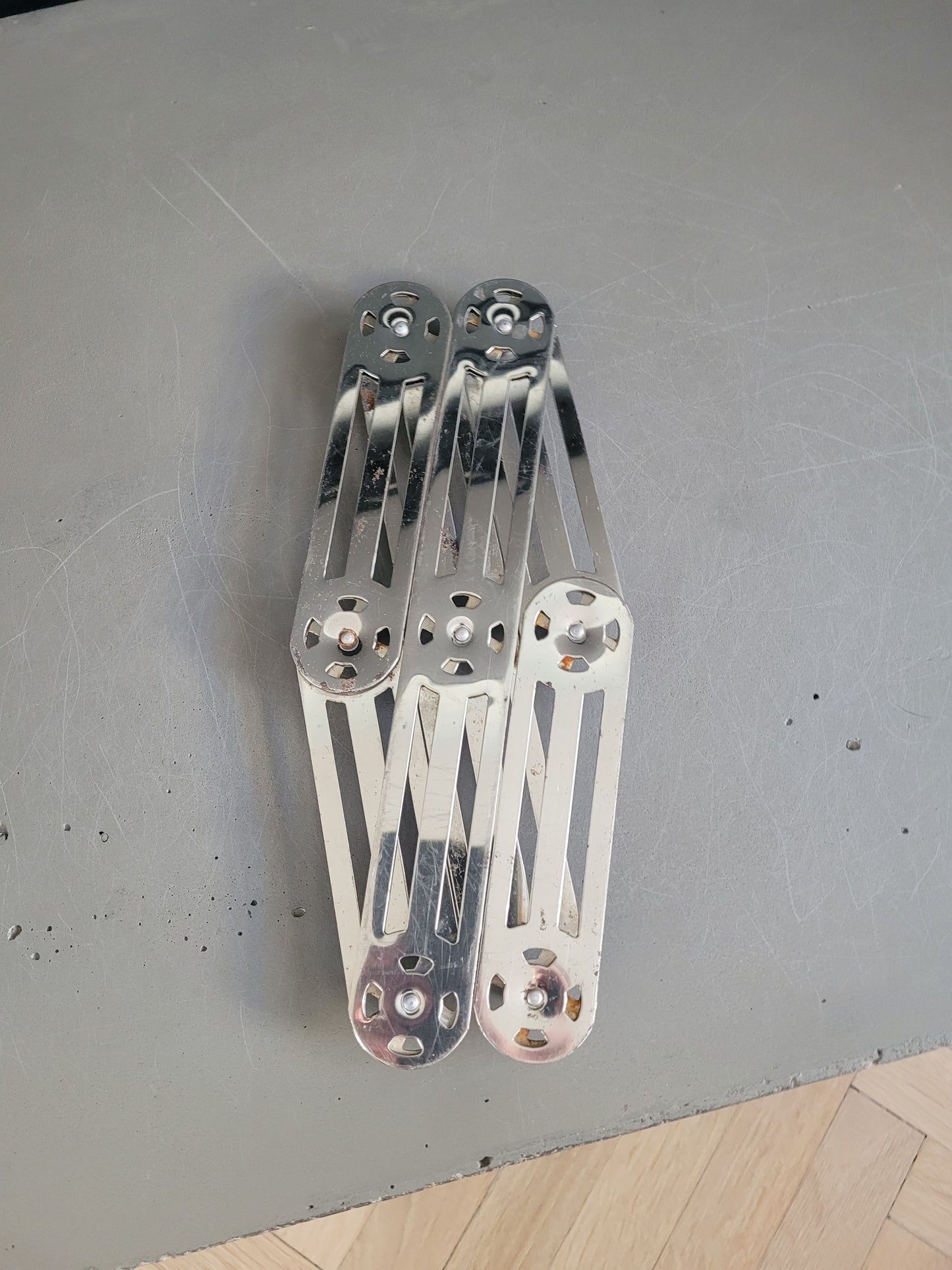 Dessous de plat articulé chromé - Ref 604