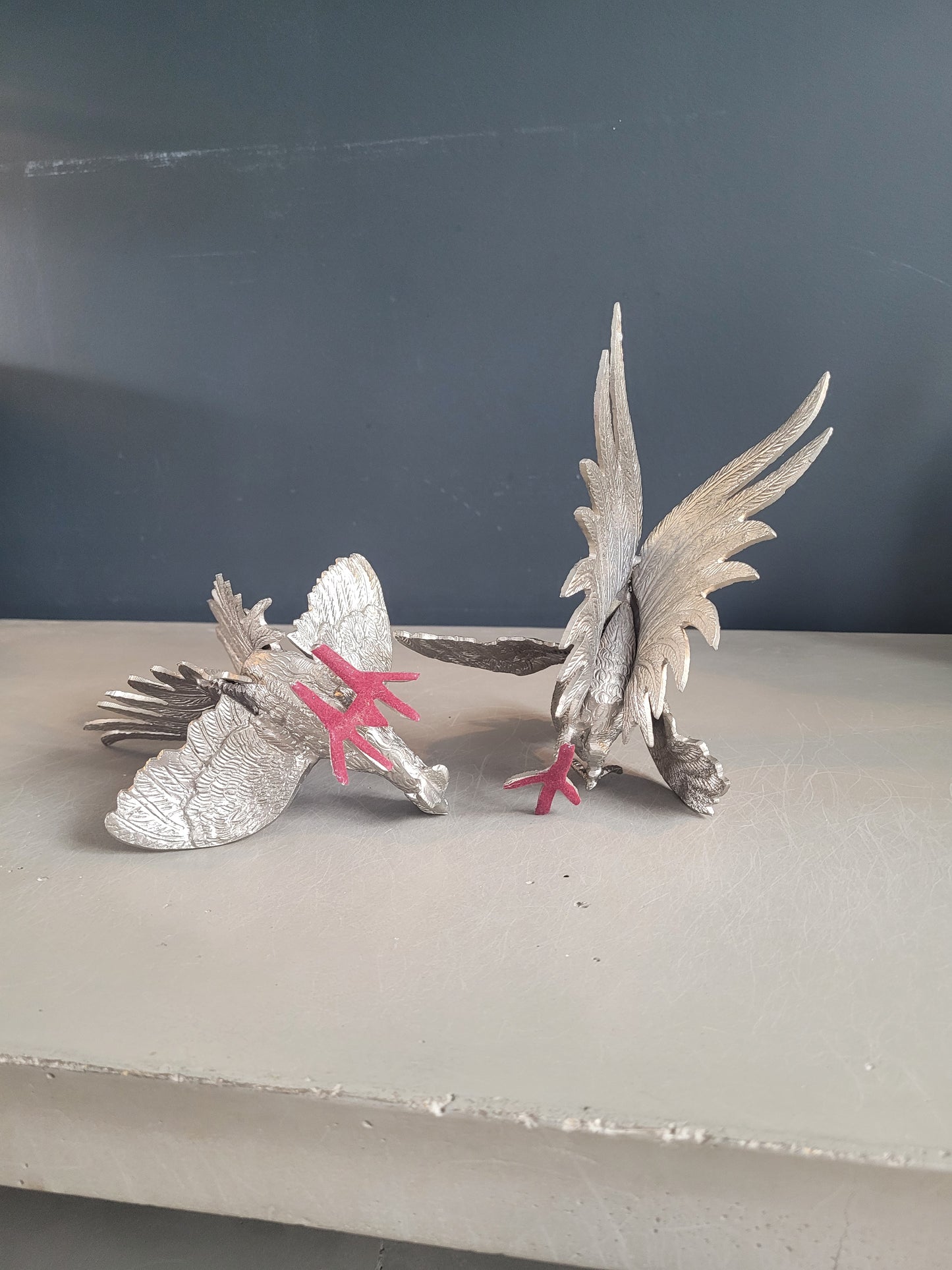 Combat de coqs - paire de coqs de combat en métal argenté - Ref 279