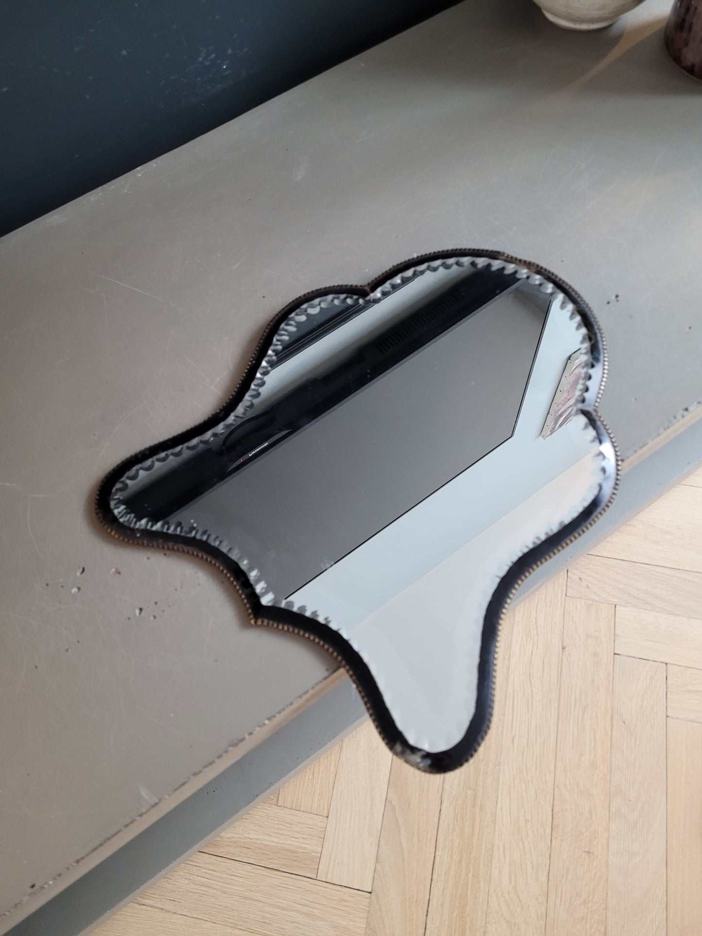 Miroir biseauté et ciselé ancien - Ref 806