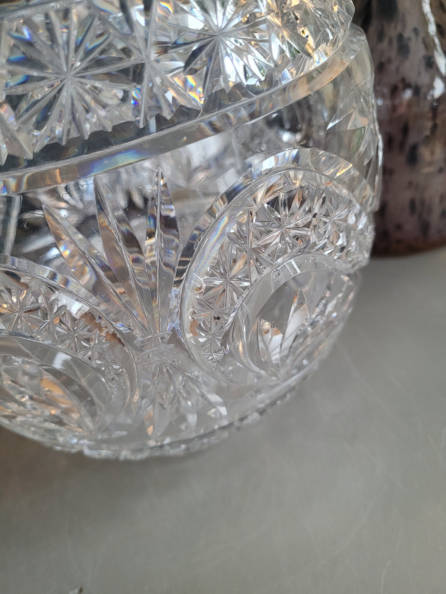 Grand vase boule en cristal ciselé - Ref 973