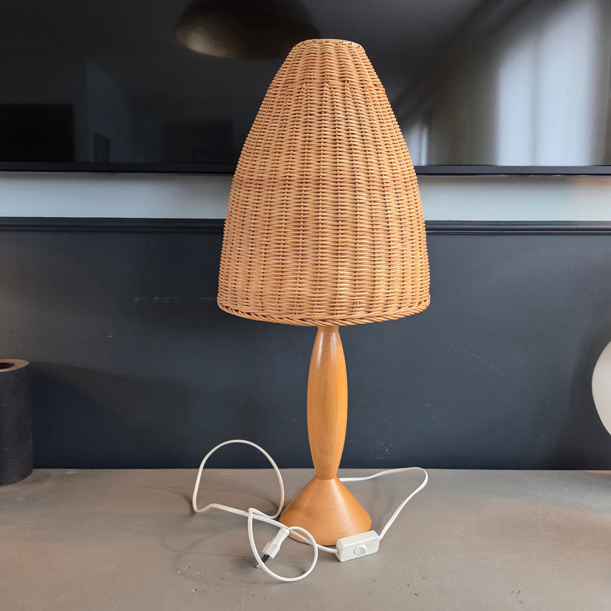 Lampe à poser en hêtre et rotin - Ref 1407