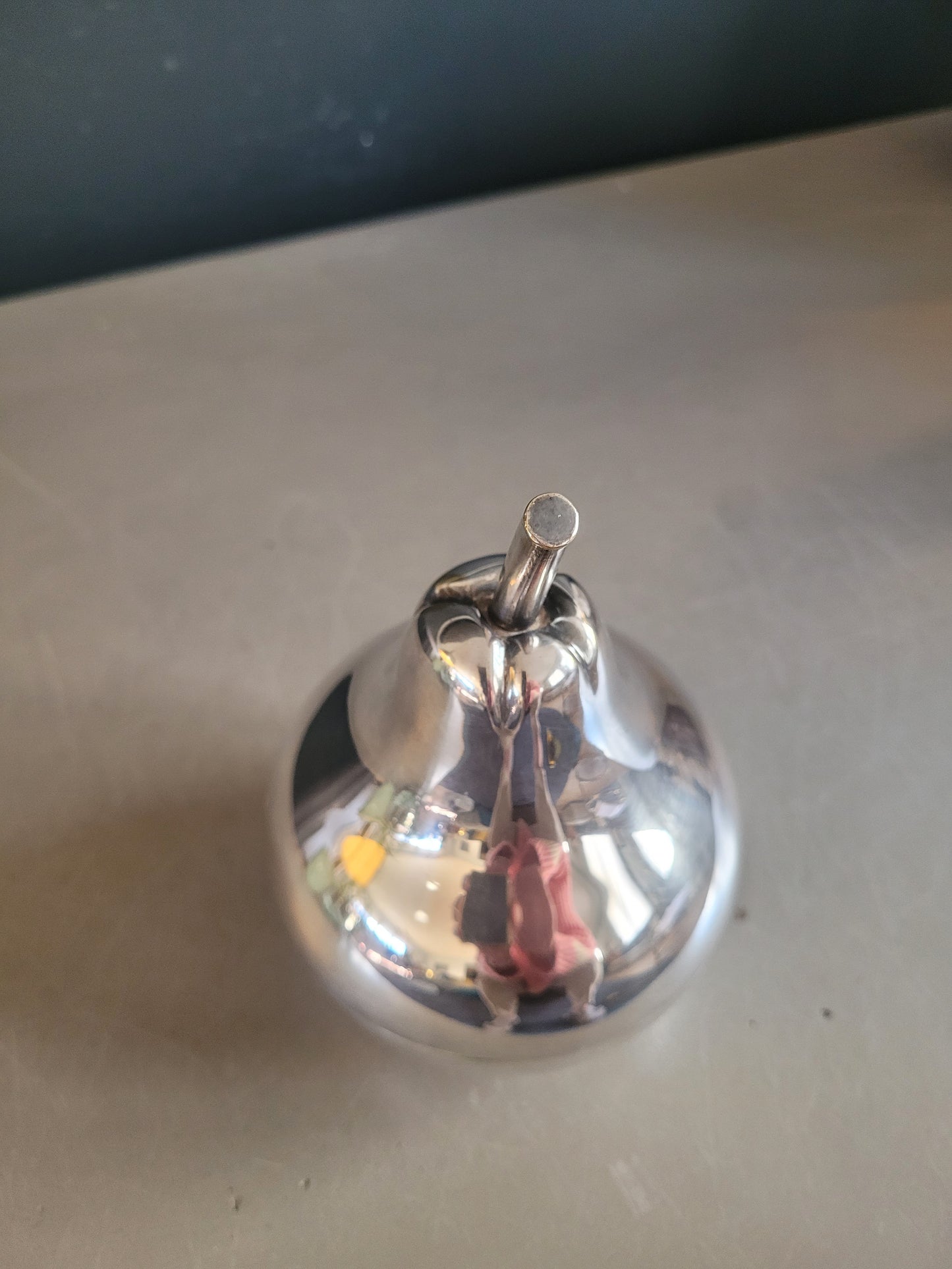 Boîte mini-bar poire en métal argenté- Ref 689