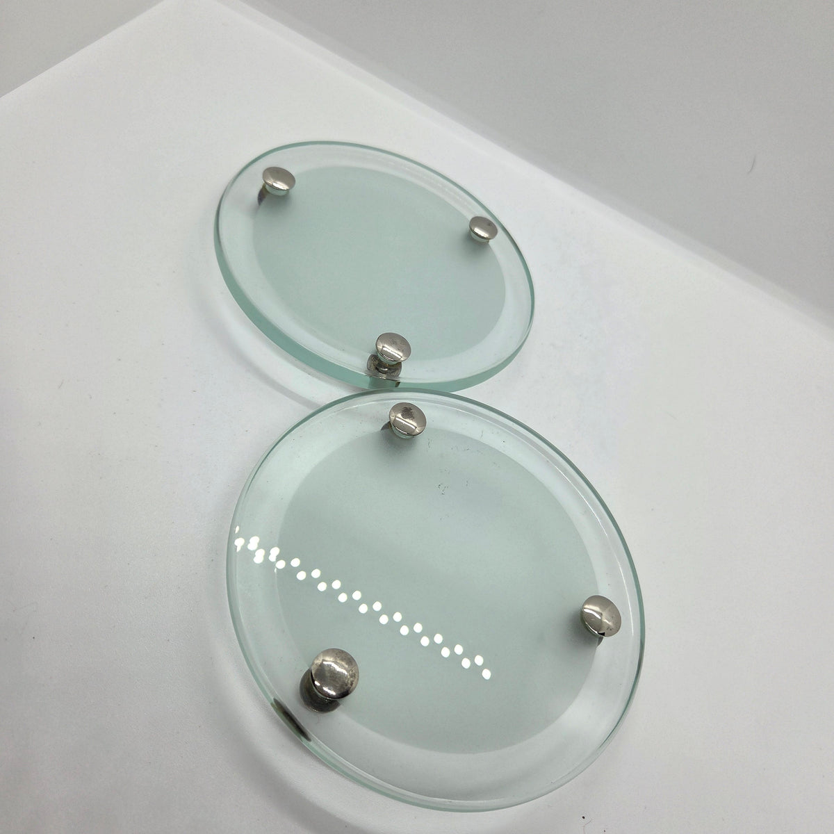 Paire de dessous de bouteilles en verre et métal argenté - Ref 1439