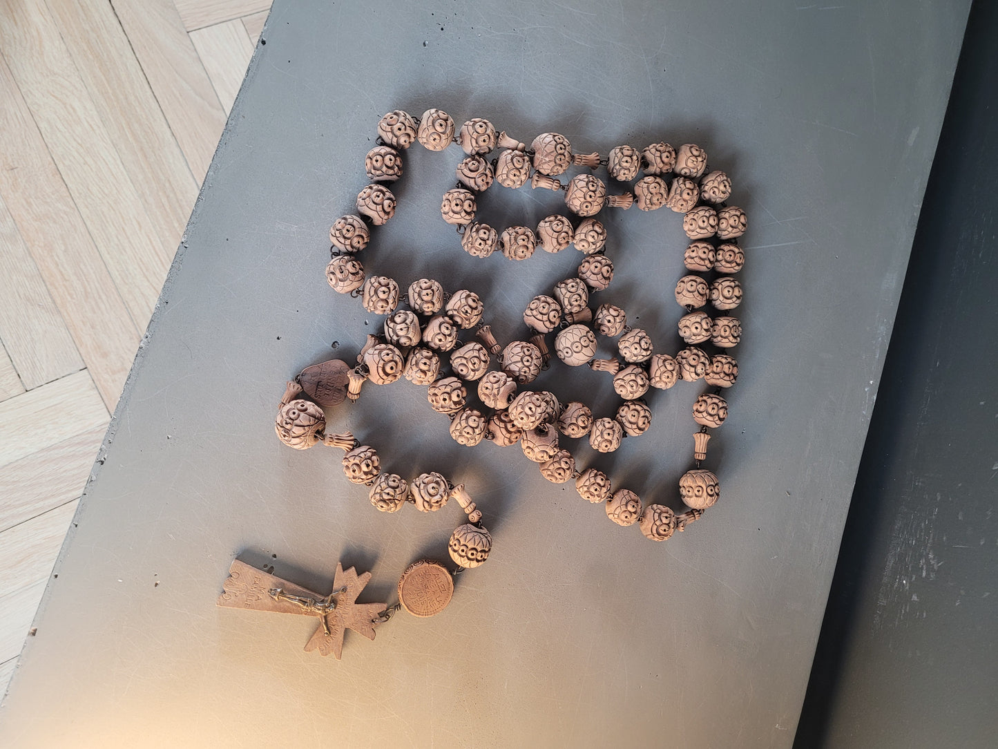 Grand chapelet en bois sculpté 130cm - Notre Dame de Lourdes - Ref 787