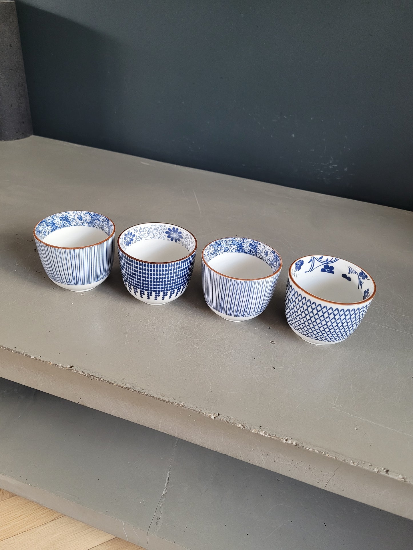 4 tasses à café en porcelaine- Ref 511