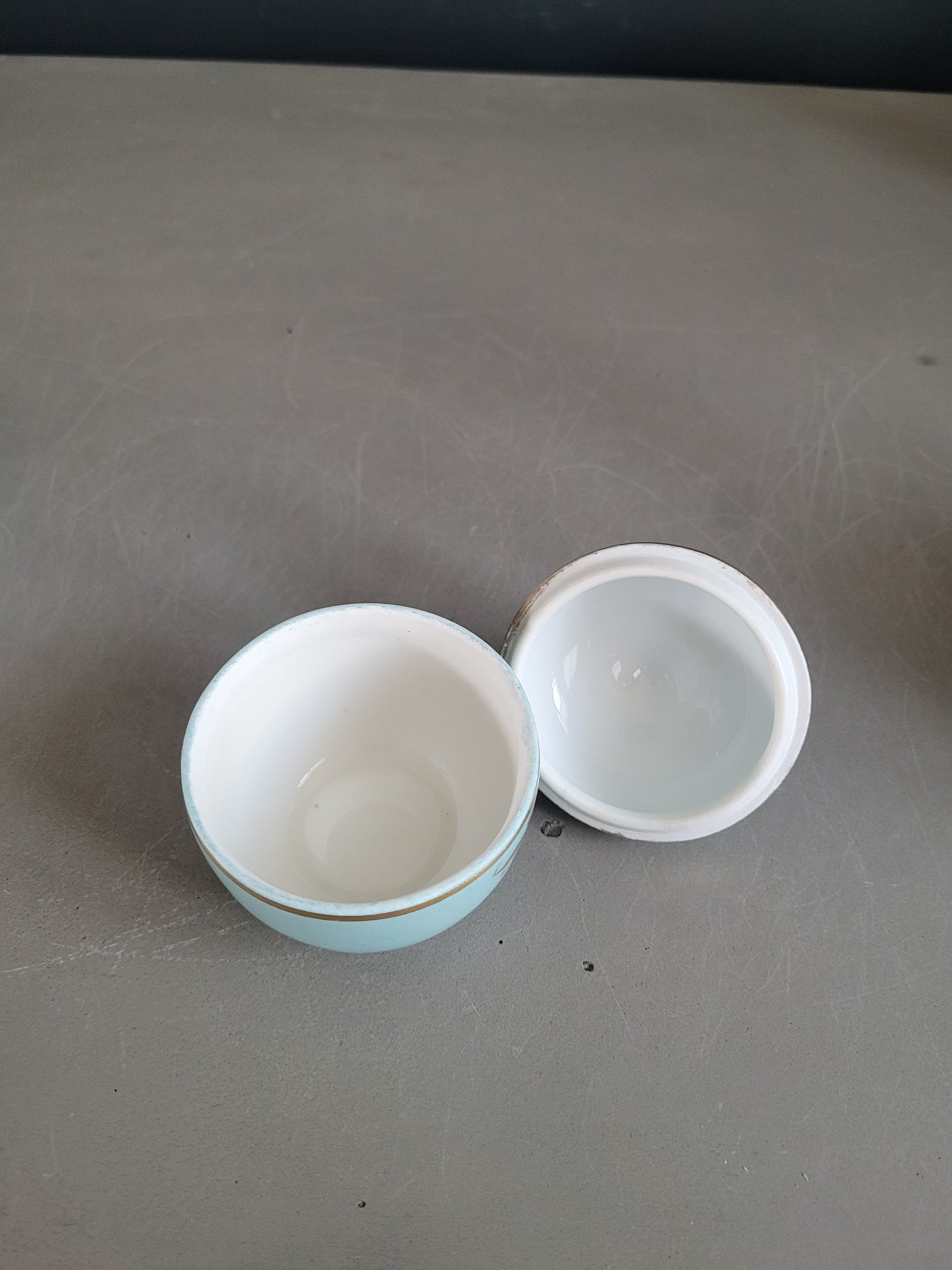 Ensemble de salle de bain en porcelaine ciel et or - Ref 413